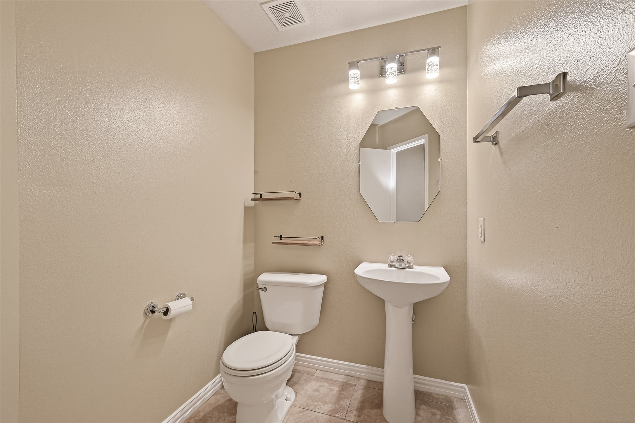 8907 Rainesville Lane Property Photo 15