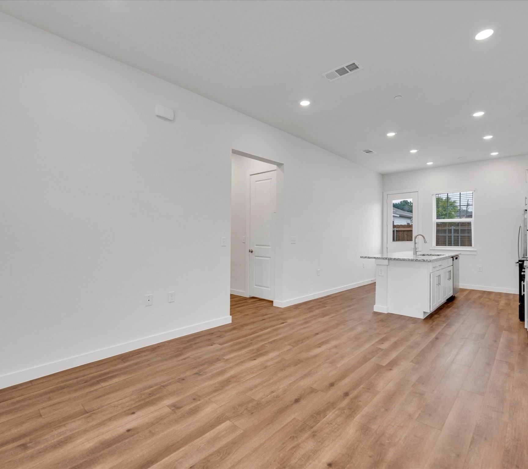 2709-813 Rockhill Road Property Photo 6