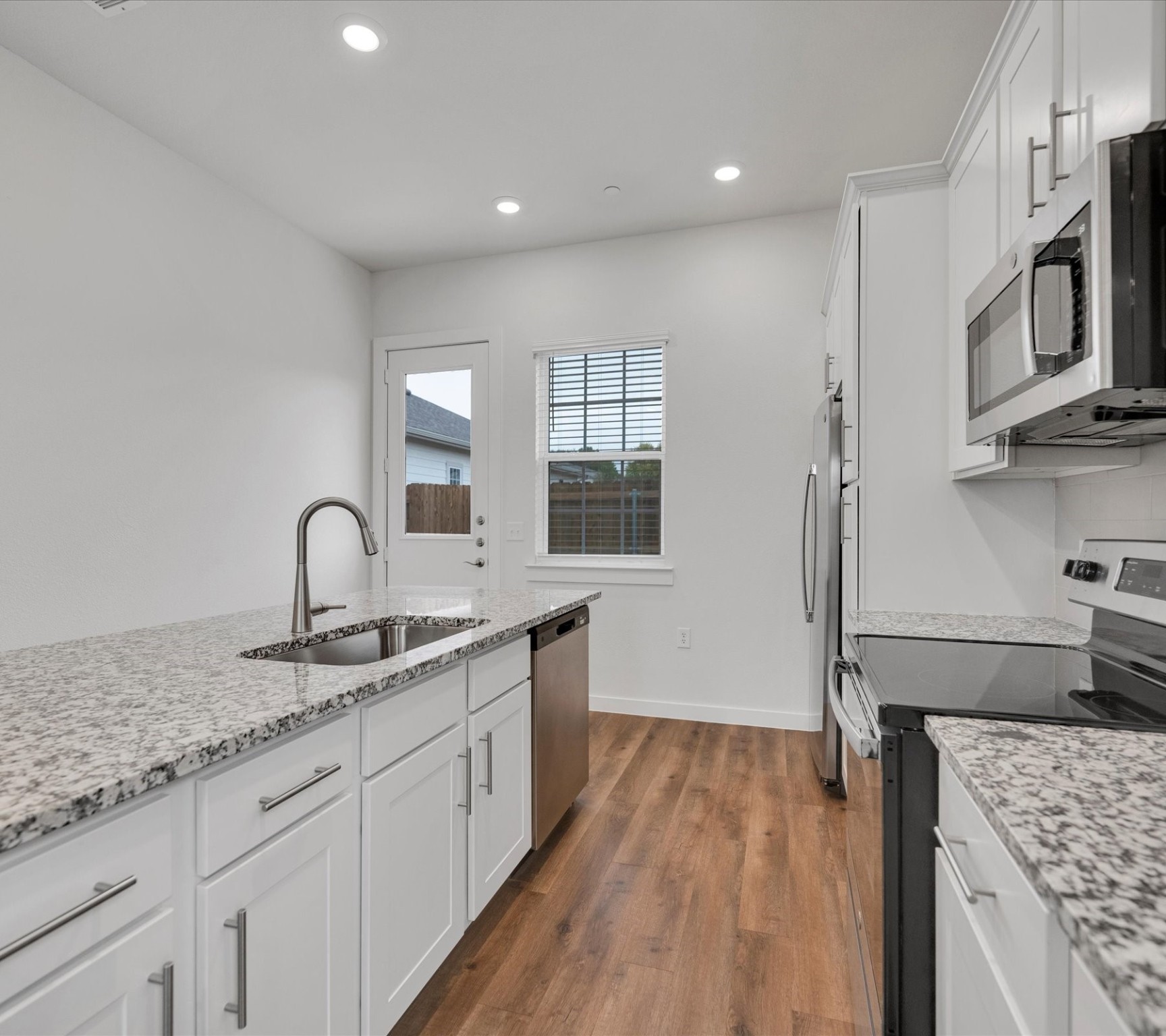 2709-813 Rockhill Road Property Photo 8