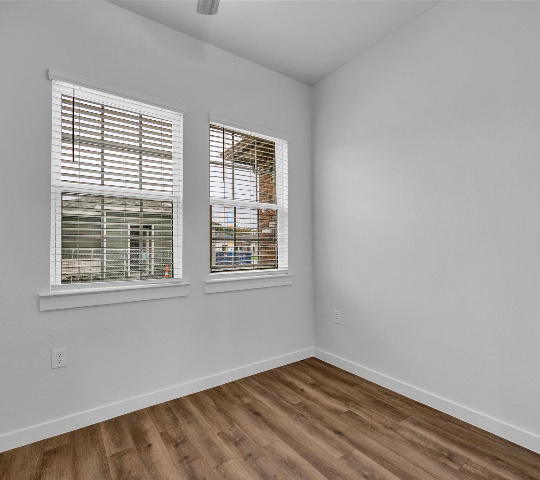 2709-813 Rockhill Road Property Photo 10