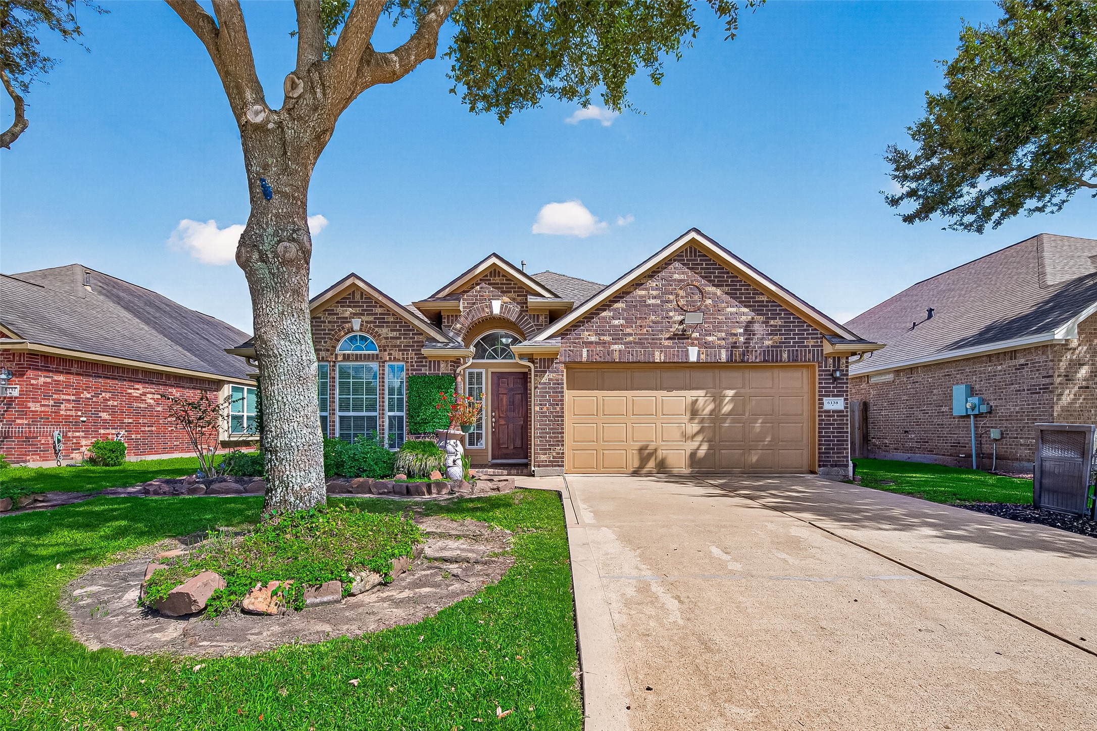 6138 Wickshire Drive Property Photo 8