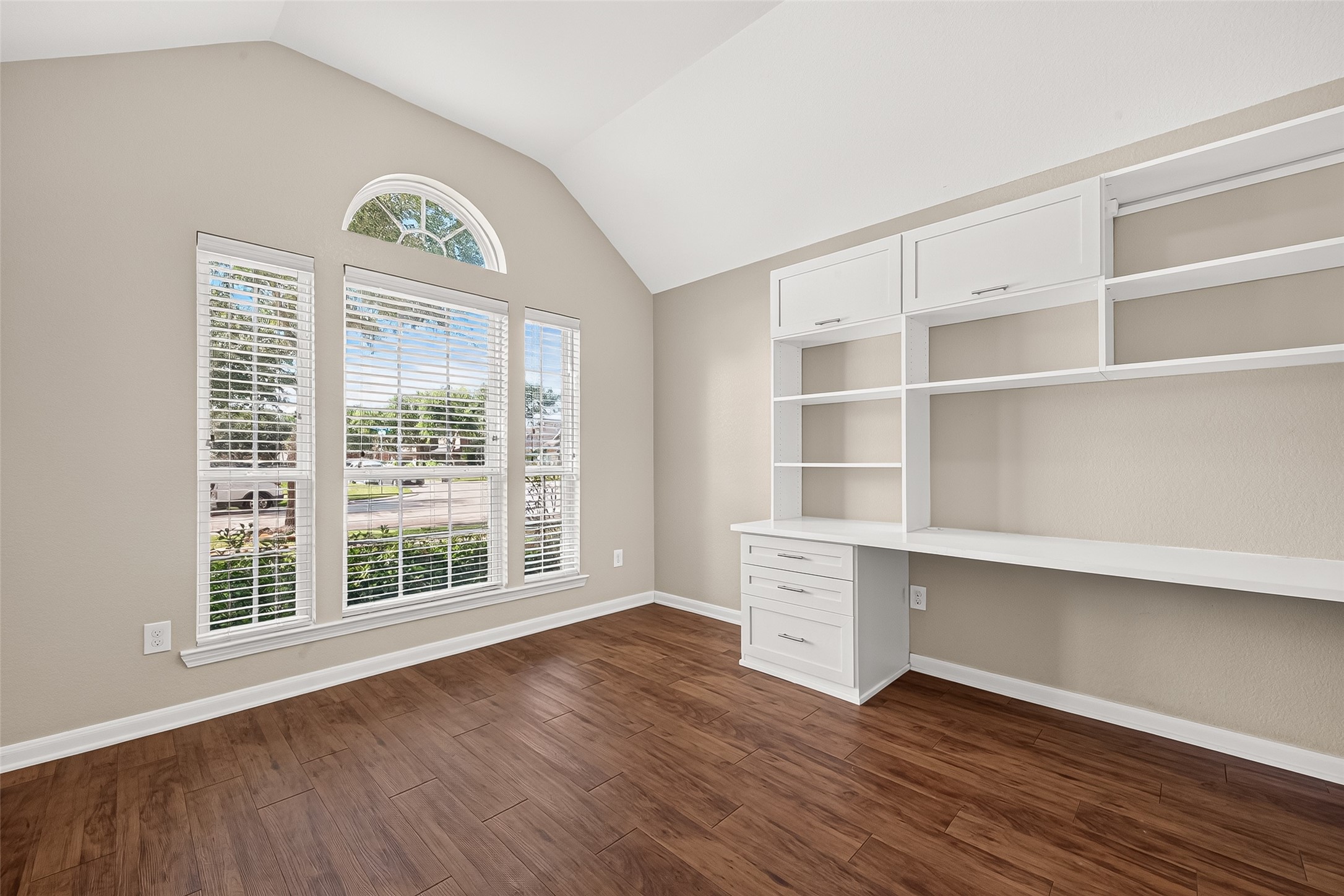 6138 Wickshire Drive Property Photo 12