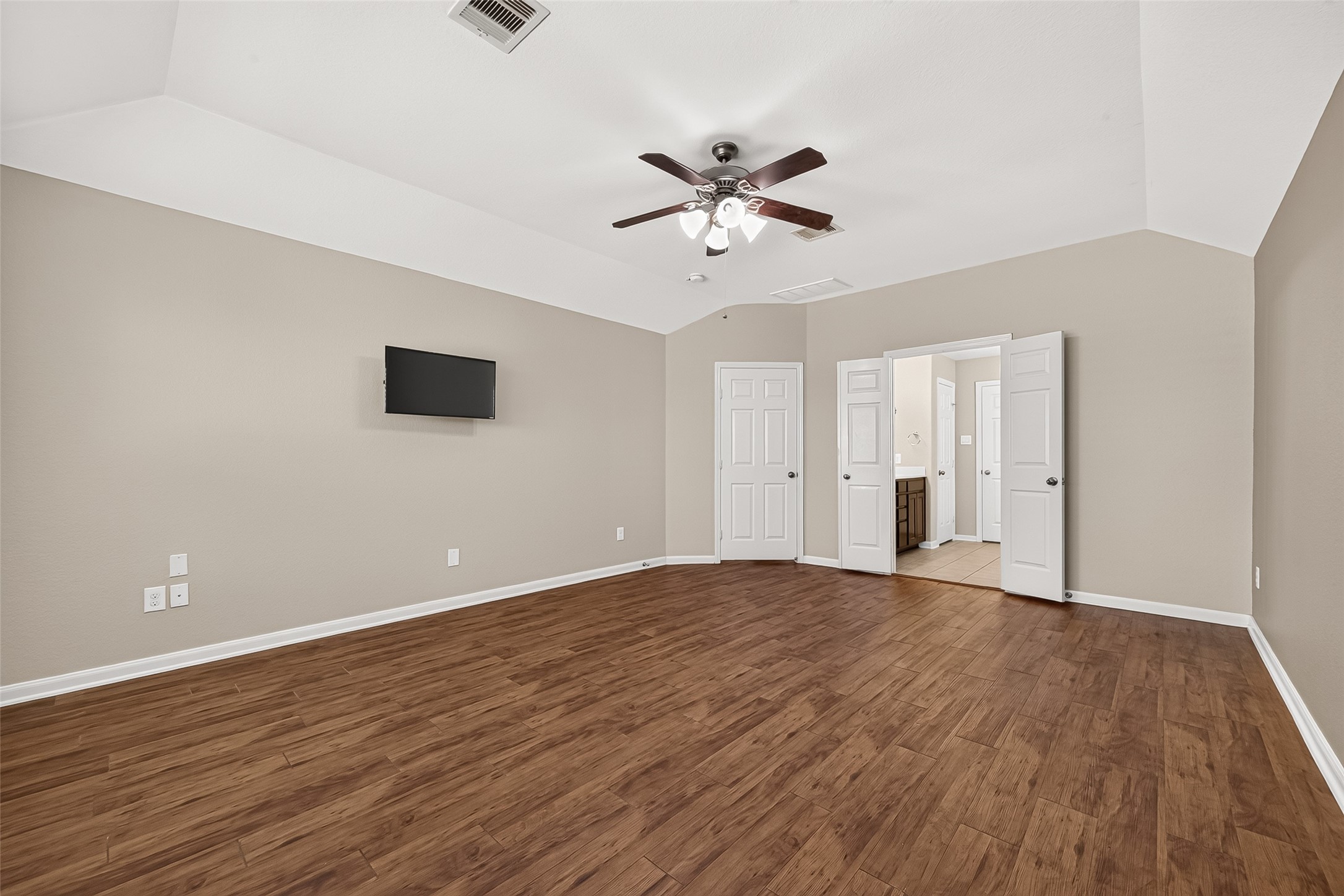 6138 Wickshire Drive Property Photo 38