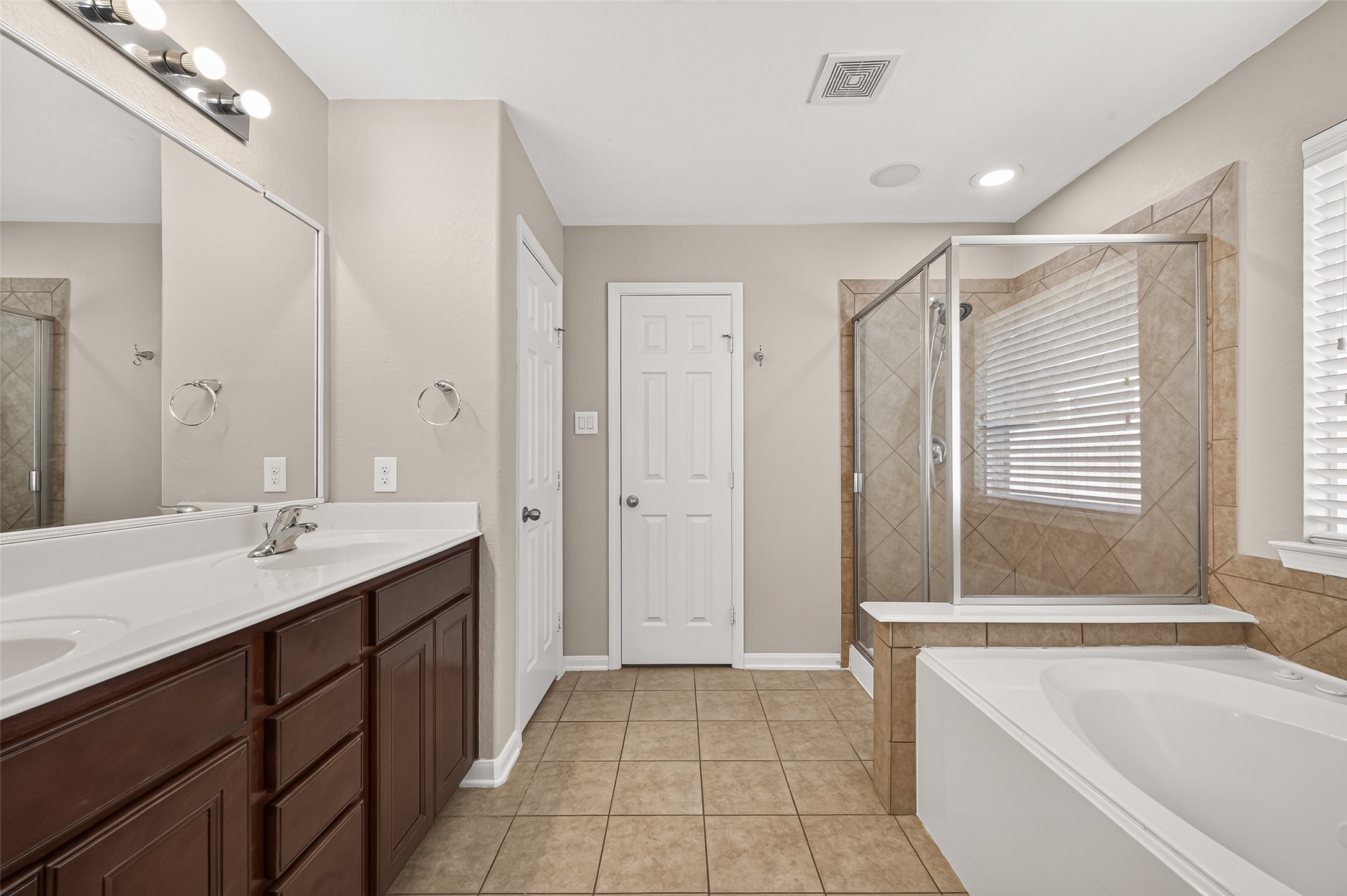 6138 Wickshire Drive Property Photo 40
