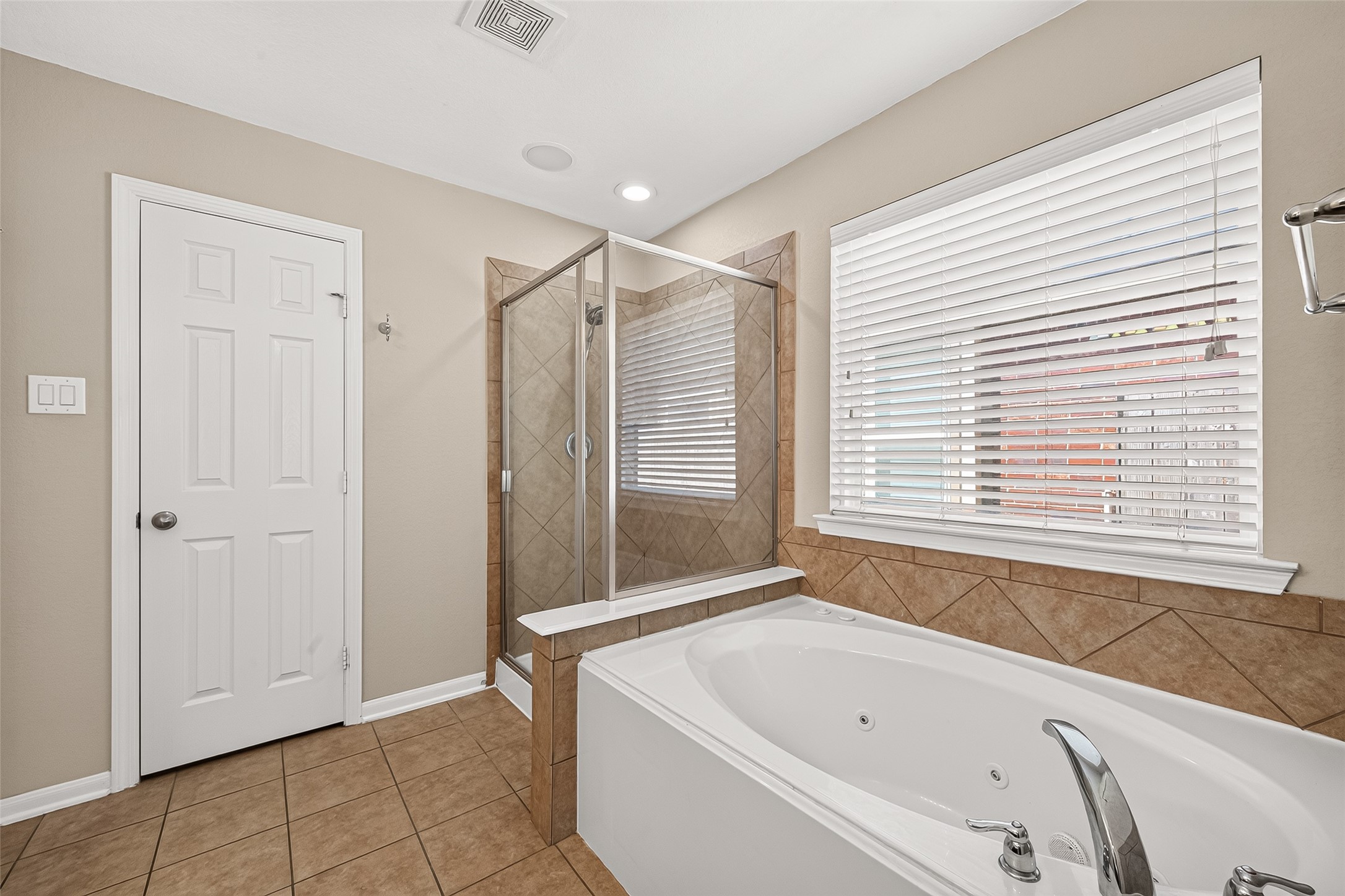 6138 Wickshire Drive Property Photo 41