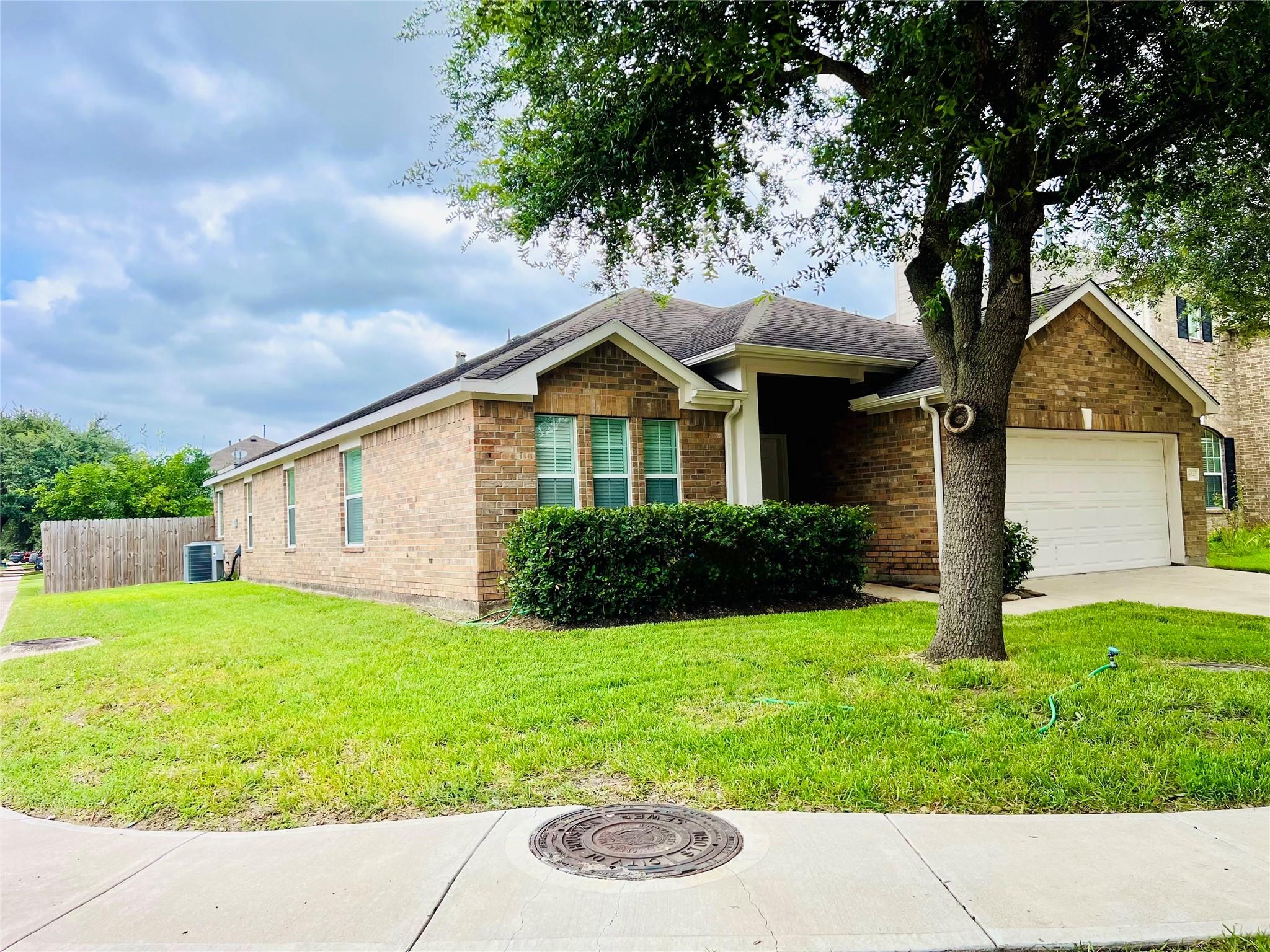 1834 Kessler Park Court, Houston Tx 77047 Property Photo 2