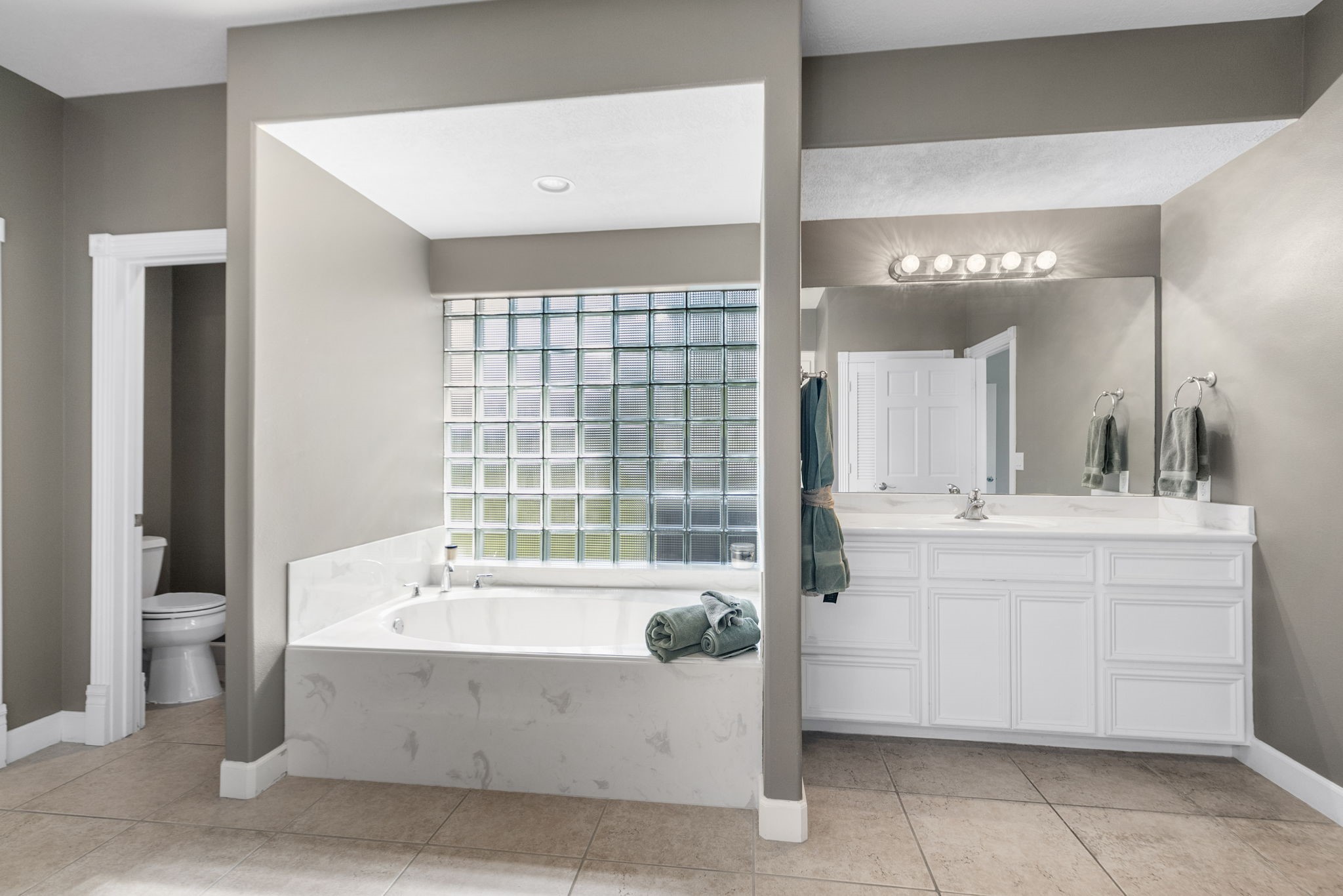 28433 Wild Oaks Property Photo 19