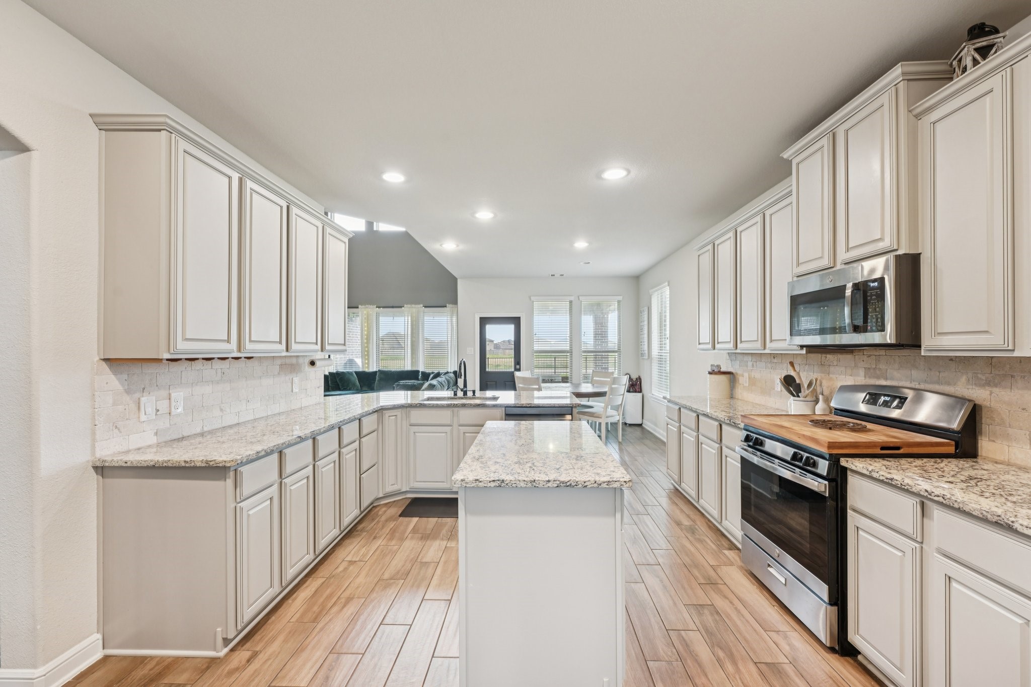 2406 Harborwood Court Property Photo 17