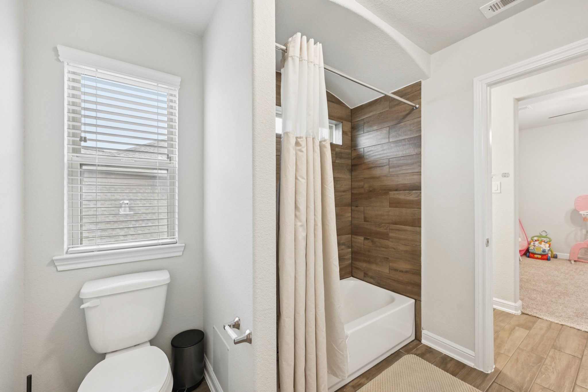 2406 Harborwood Court Property Photo 33