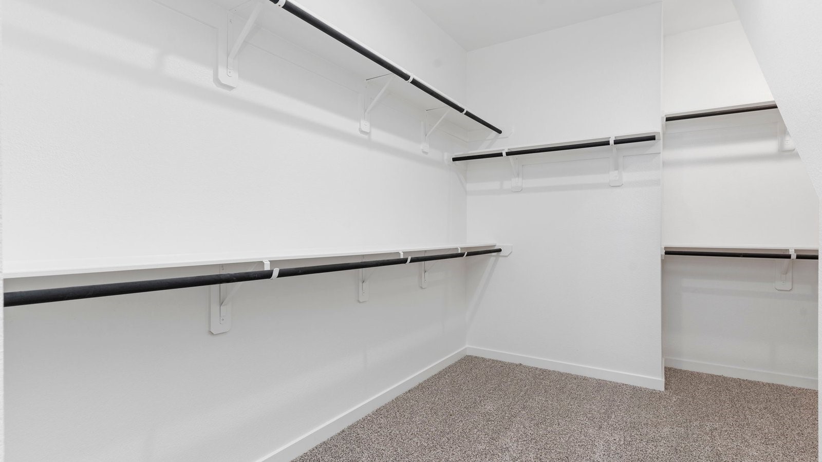 2707 Red Rosehip Drive Property Photo 17