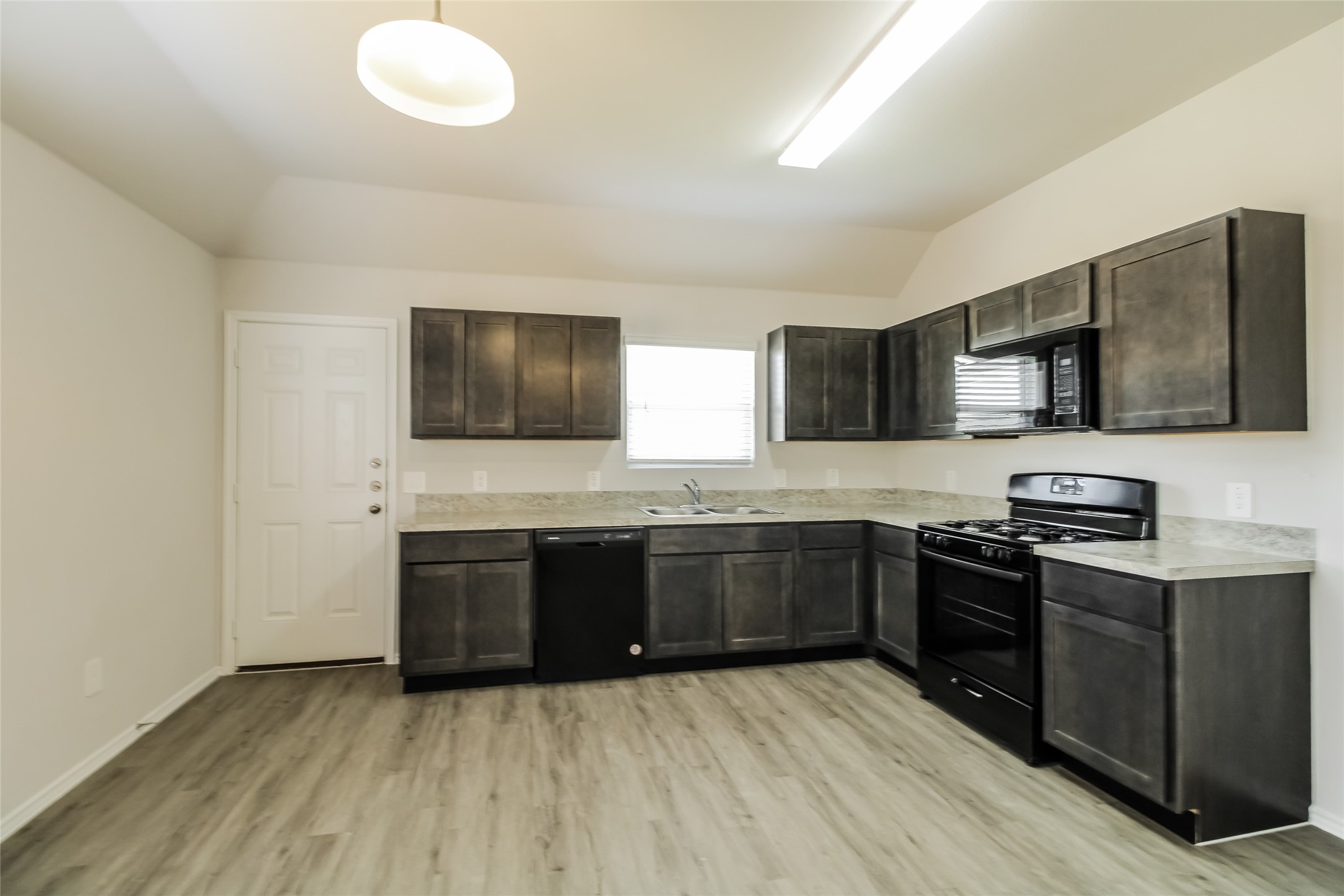 2409 Carp Drive Property Photo 4