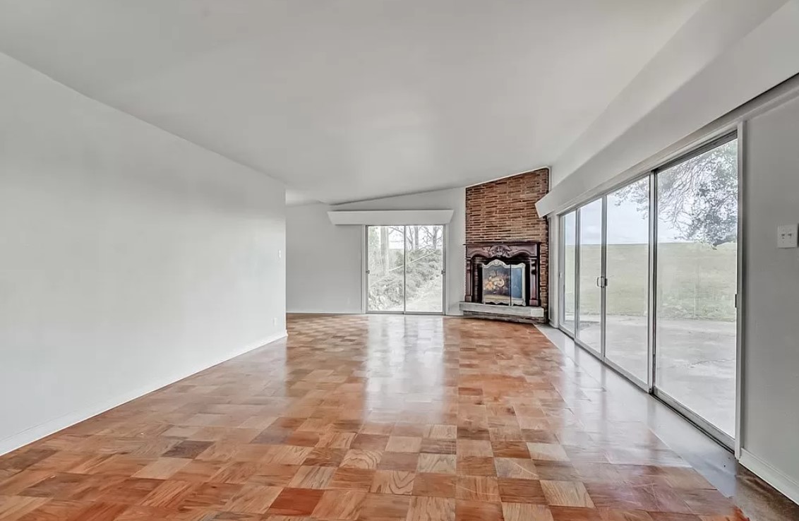 4600 Lakeshore Drive Property Photo 14