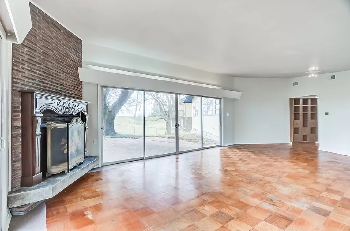 4600 Lakeshore Drive Property Photo 15