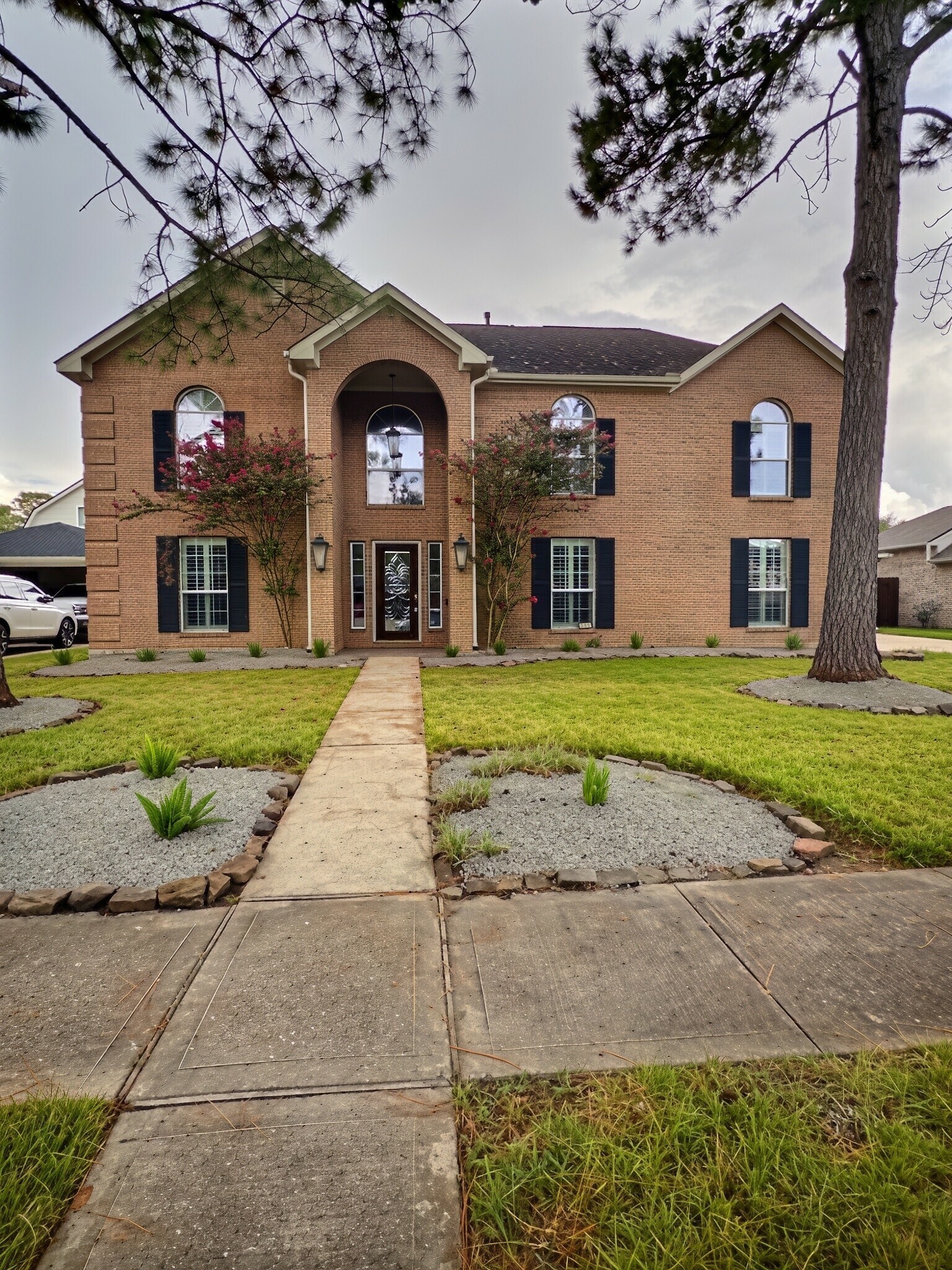 305 Oak Creek Court Property Photo 2