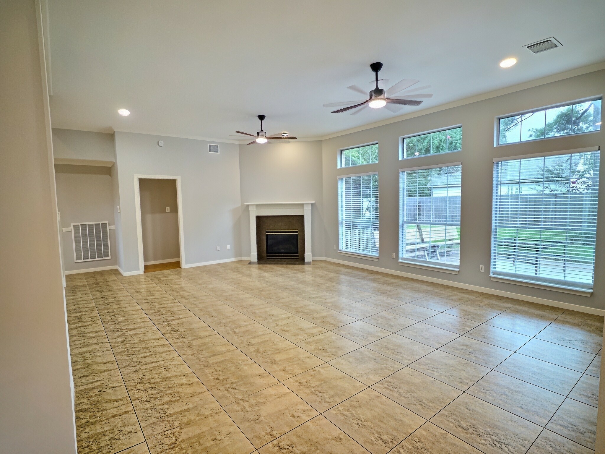 305 Oak Creek Court Property Photo 8