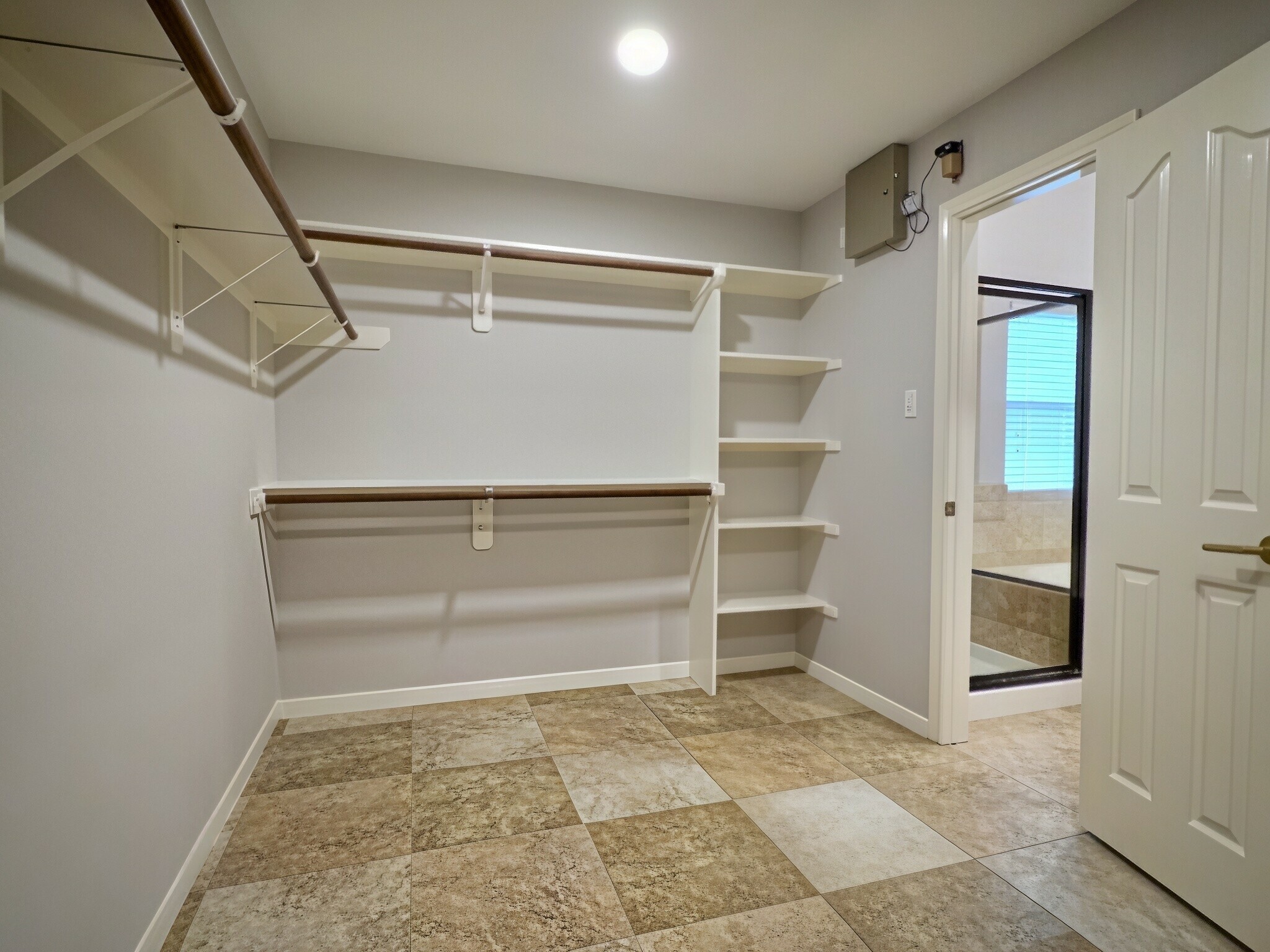 305 Oak Creek Court Property Photo 17