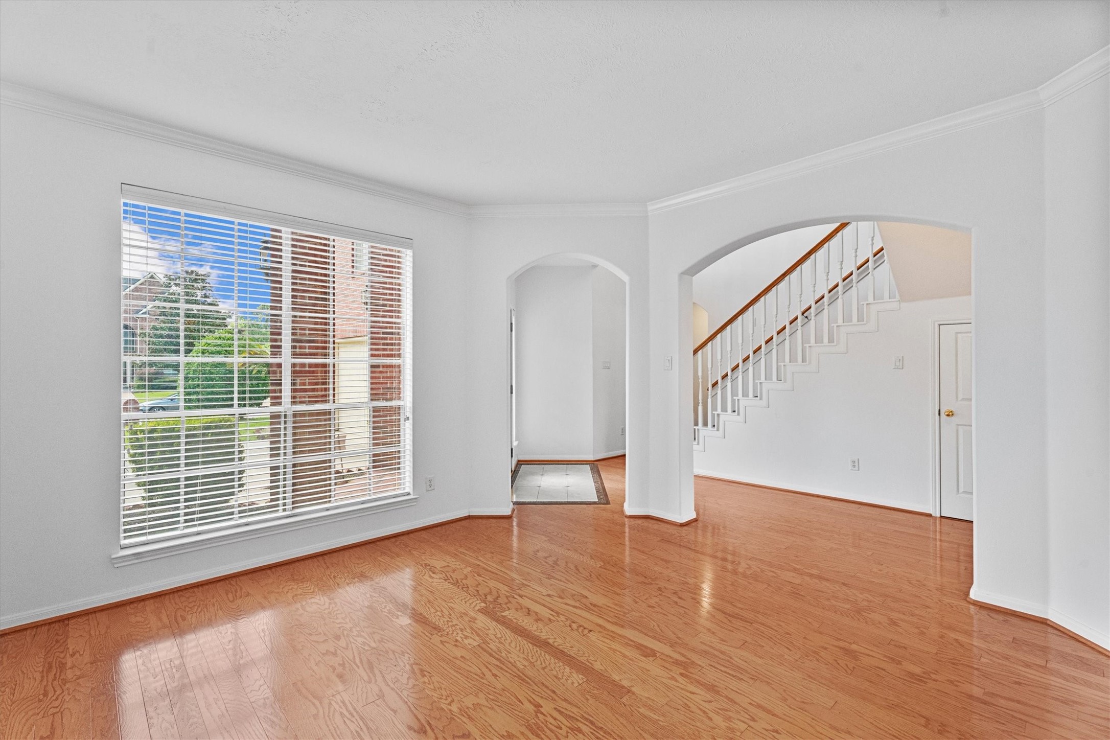 9218 Memorial Pines Way Property Photo 4