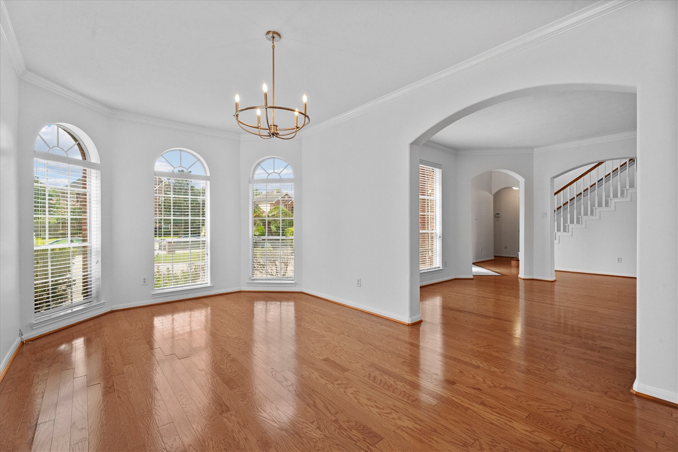 9218 Memorial Pines Way Property Photo 5