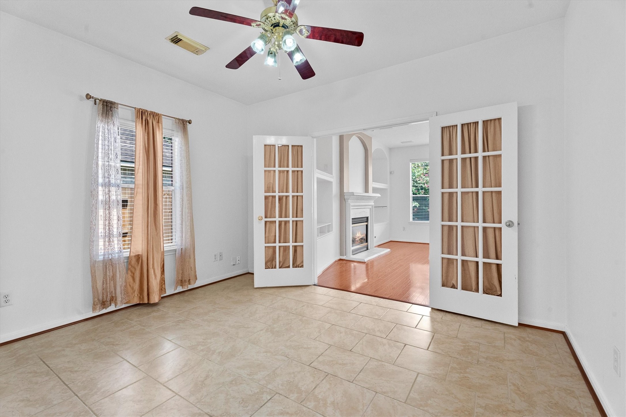 9218 Memorial Pines Way Property Photo 6