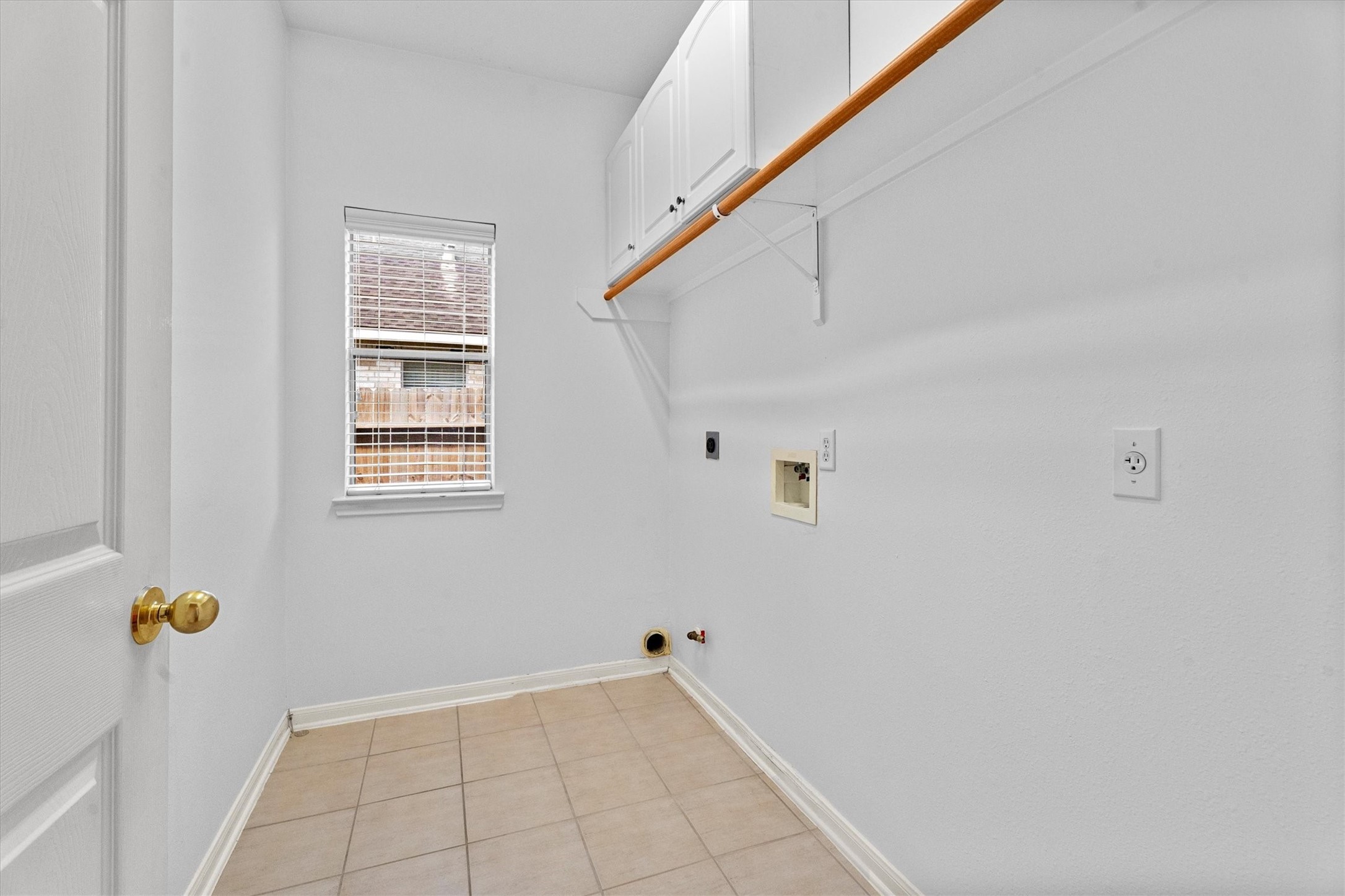 9218 Memorial Pines Way Property Photo 7