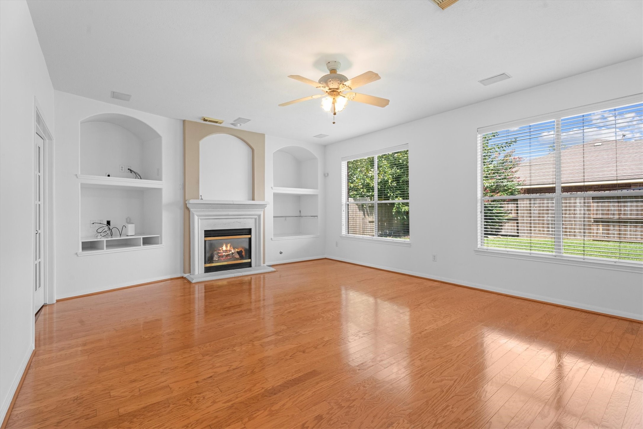 9218 Memorial Pines Way Property Photo 9