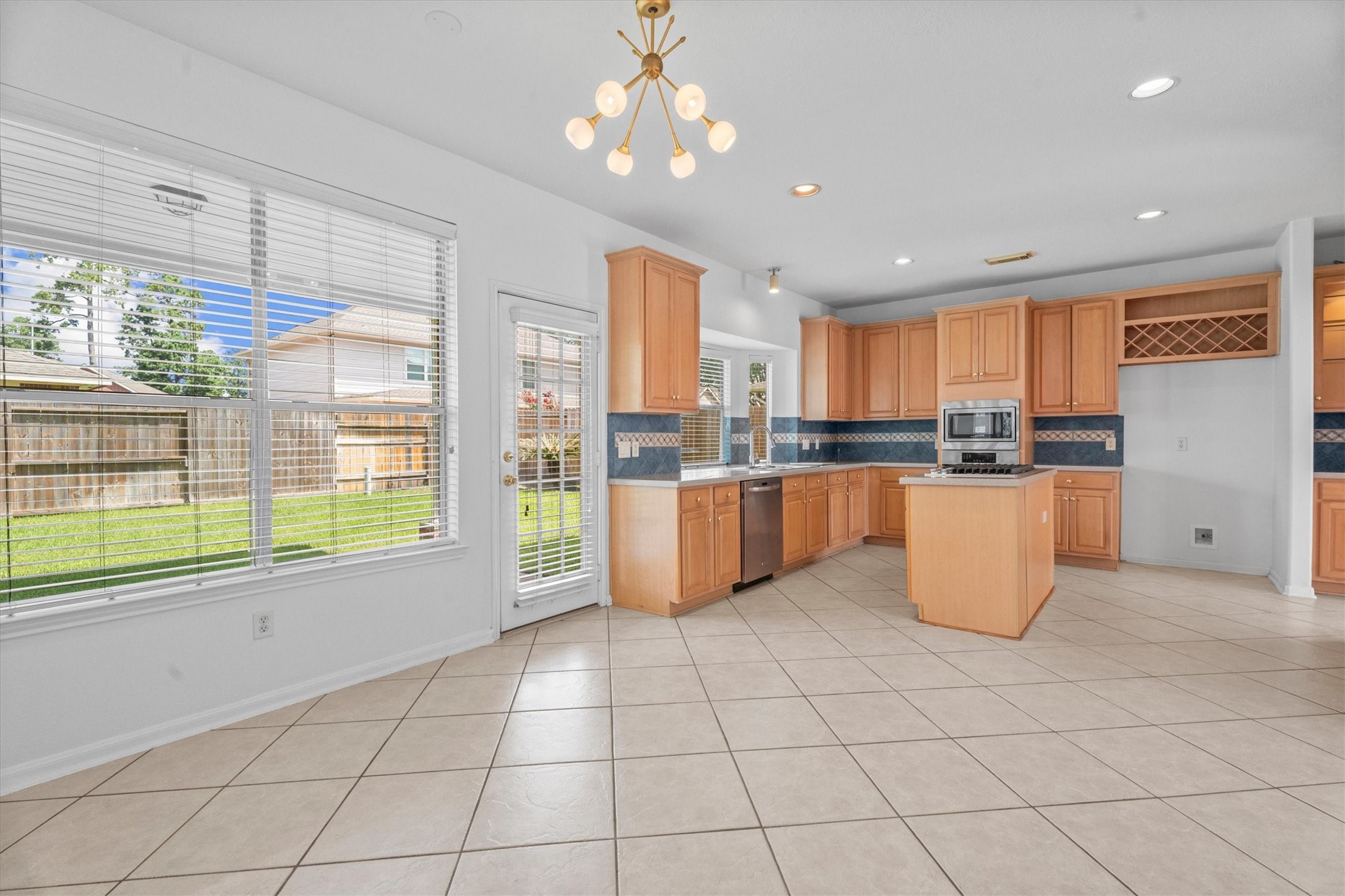 9218 Memorial Pines Way Property Photo 10