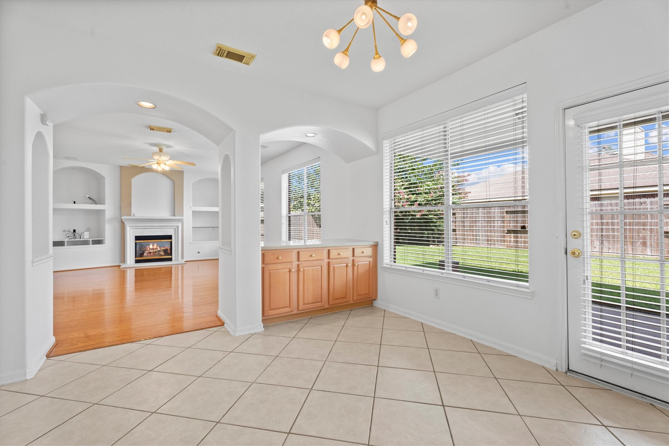 9218 Memorial Pines Way Property Photo 11