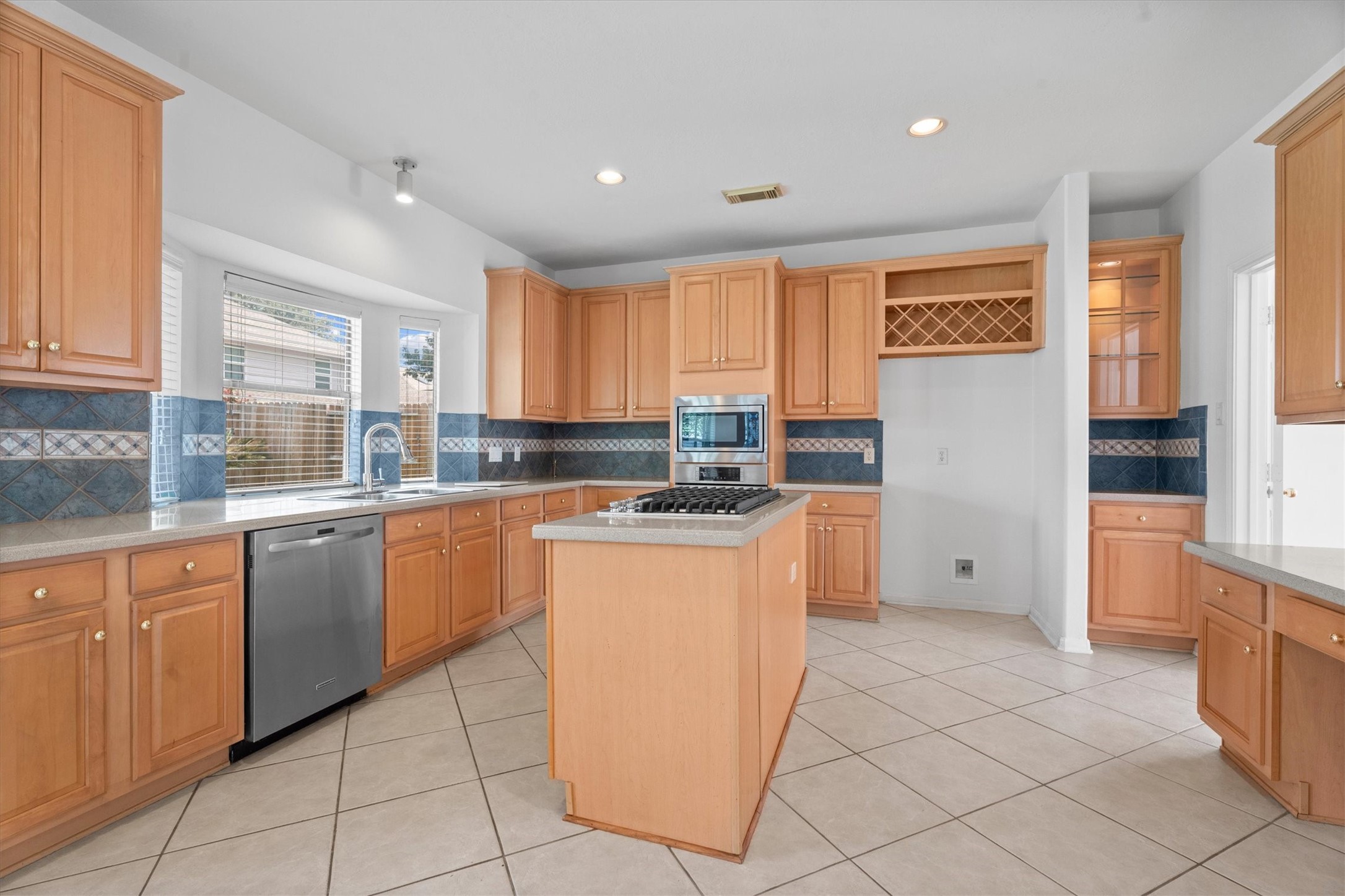 9218 Memorial Pines Way Property Photo 13