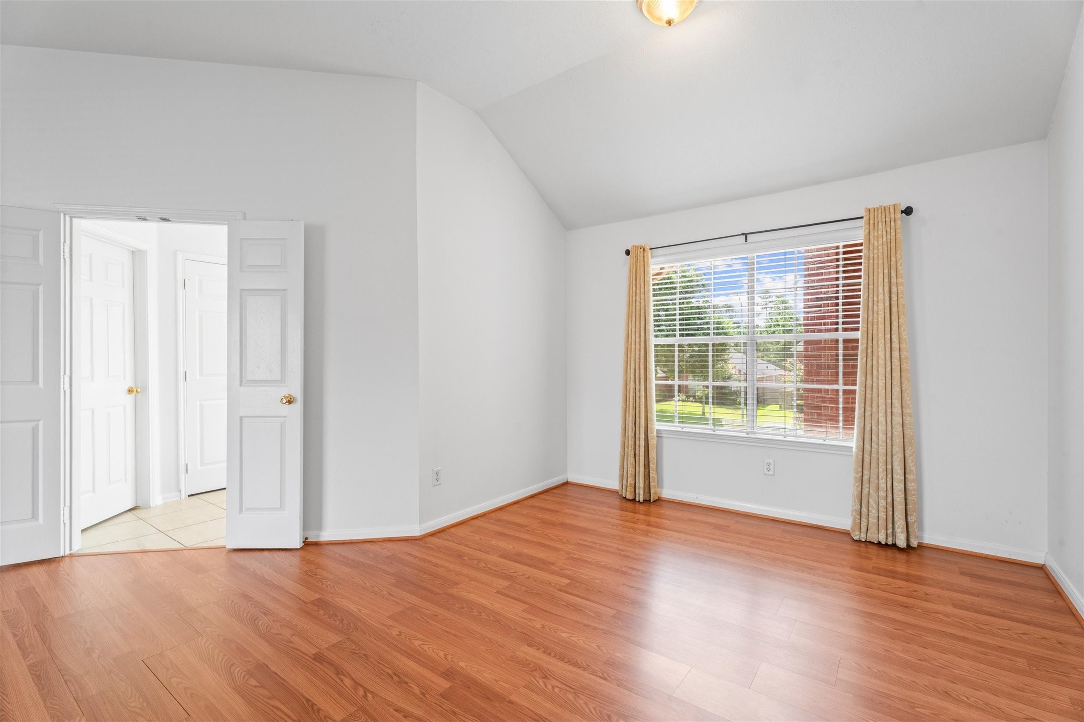 9218 Memorial Pines Way Property Photo 15