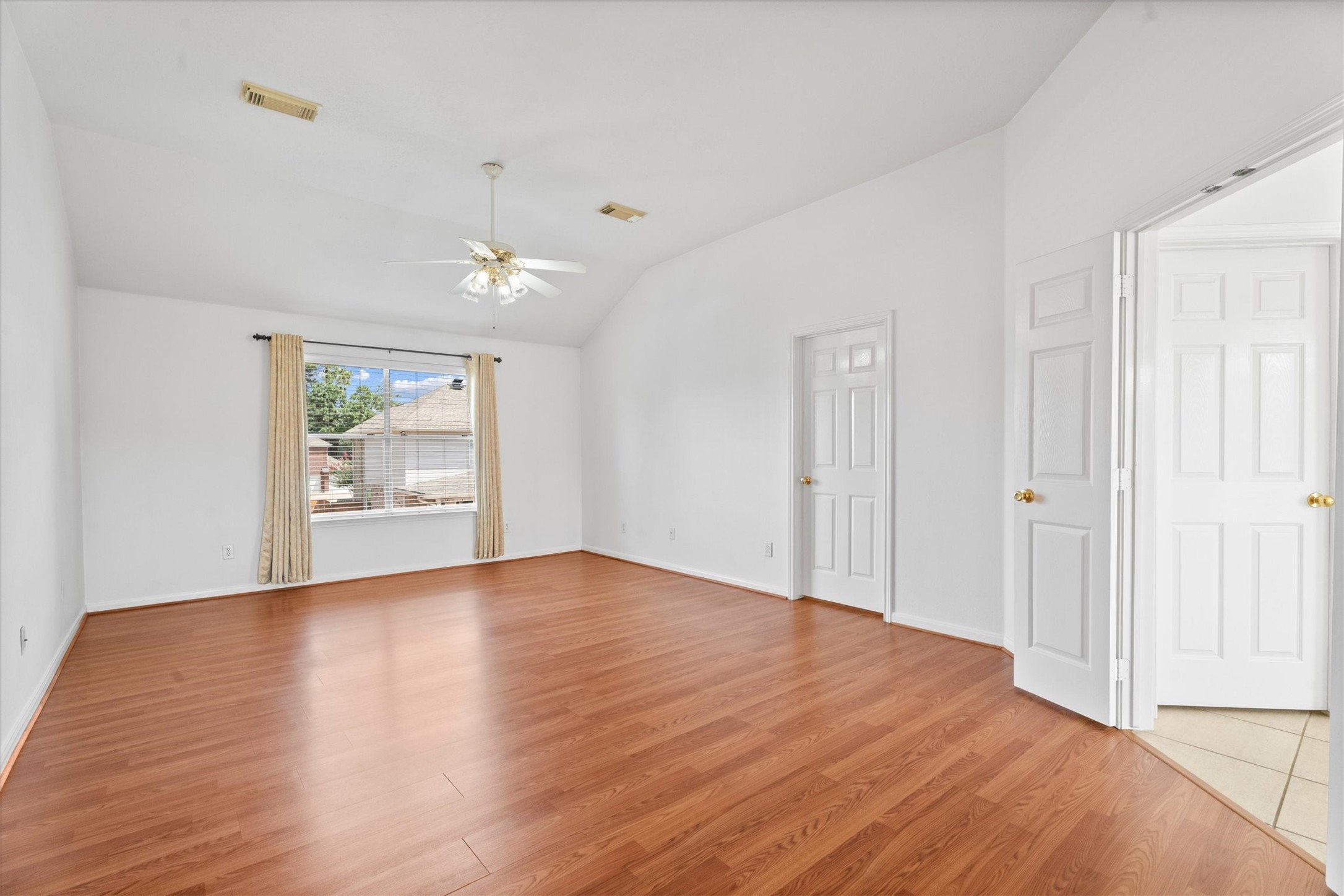 9218 Memorial Pines Way Property Photo 17