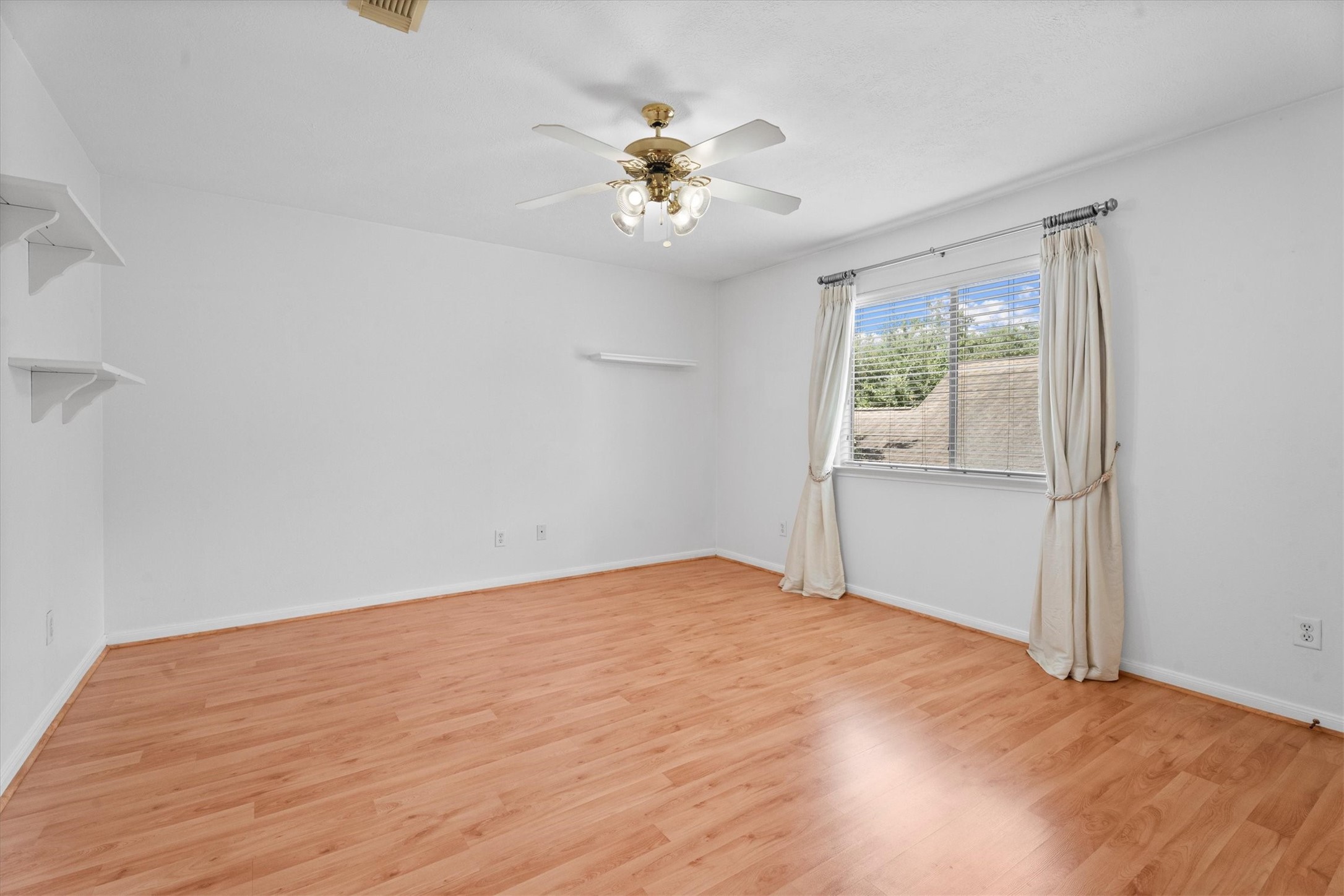 9218 Memorial Pines Way Property Photo 27