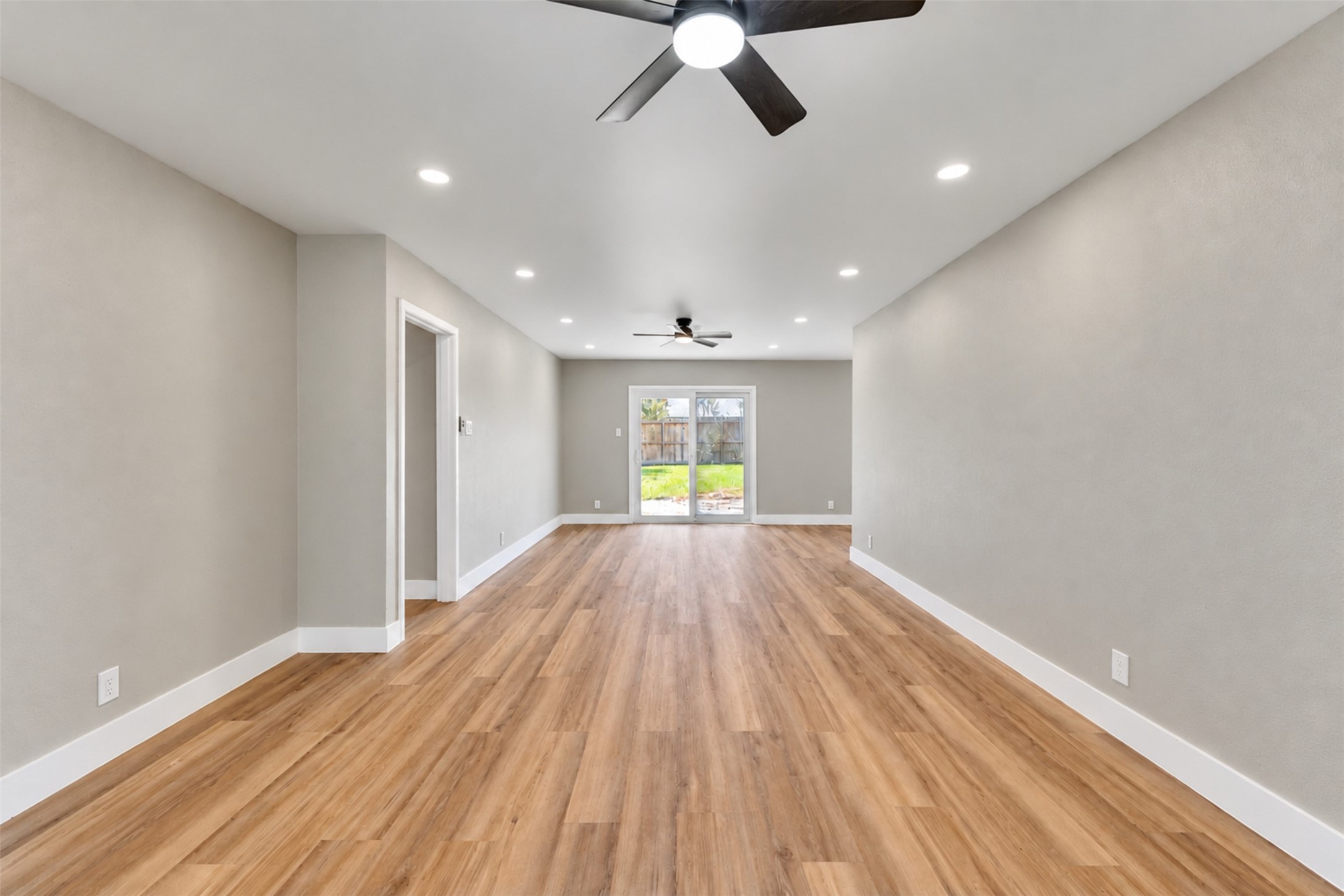 9419 Val Verde Street Property Photo 5