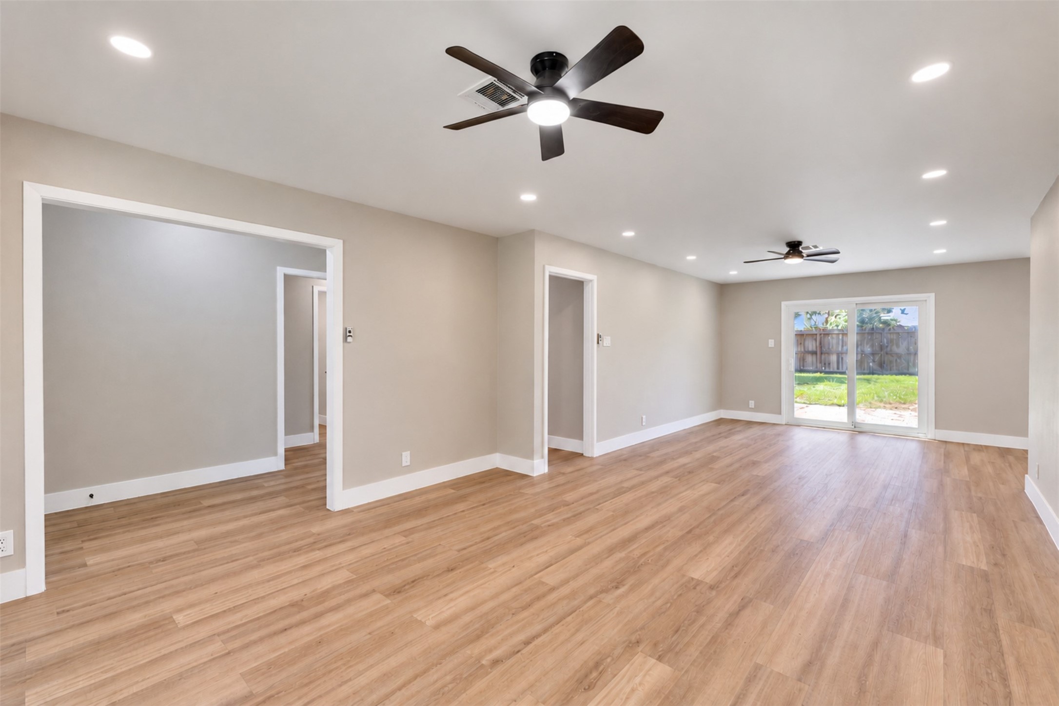 9419 Val Verde Street Property Photo 6