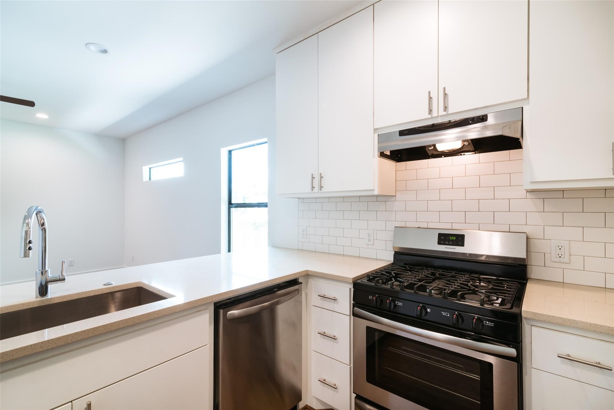 609 Boundary Street B Property Photo 3