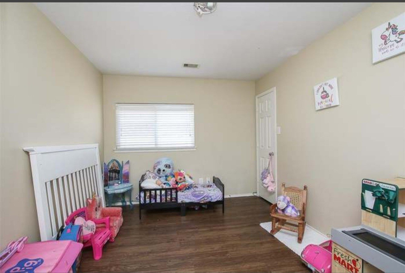 1506 Lochstone Drive Property Photo 5