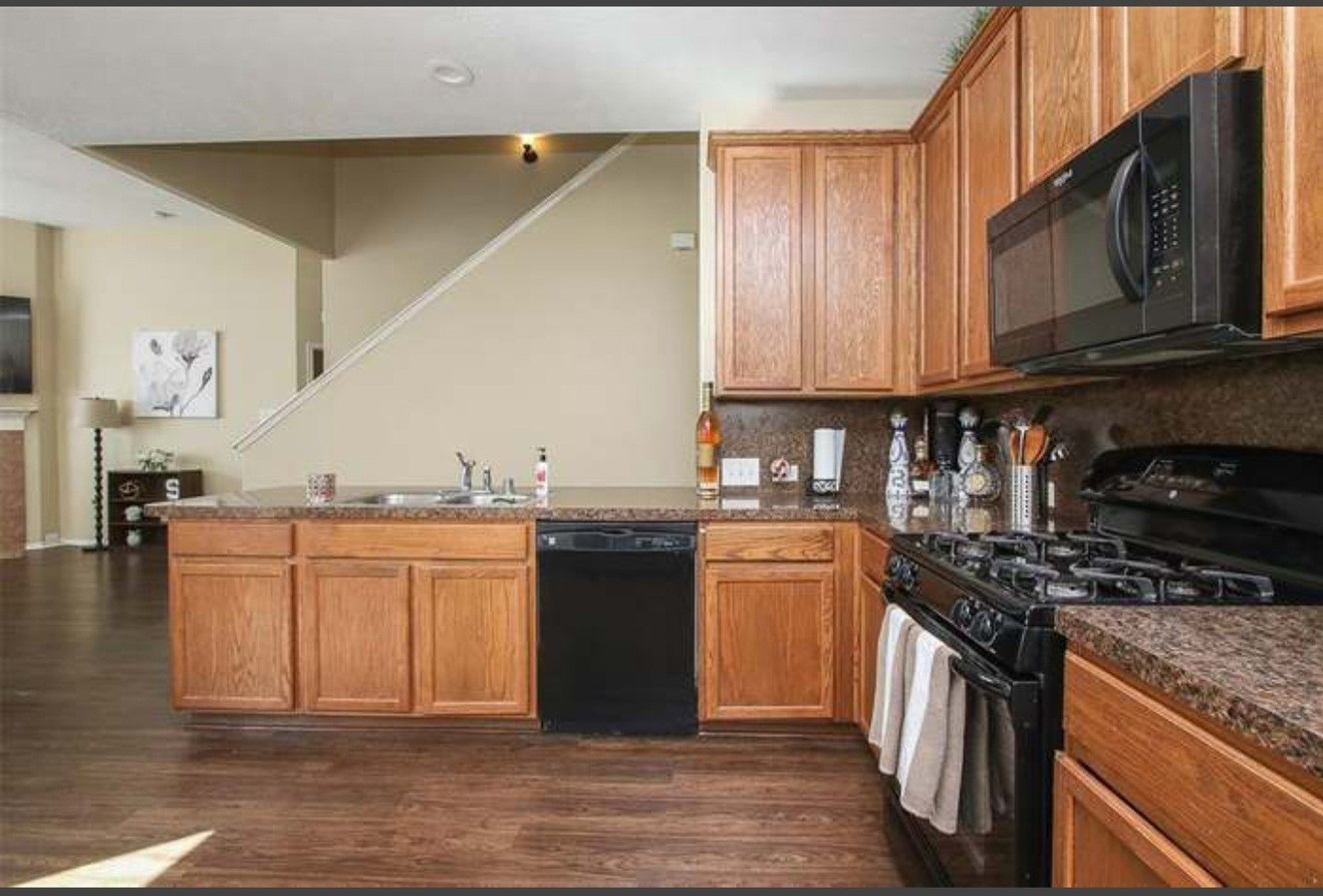 1506 Lochstone Drive Property Photo 9