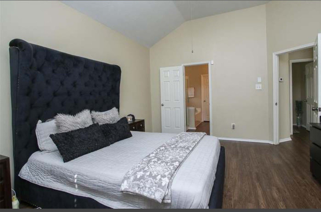 1506 Lochstone Drive Property Photo 10