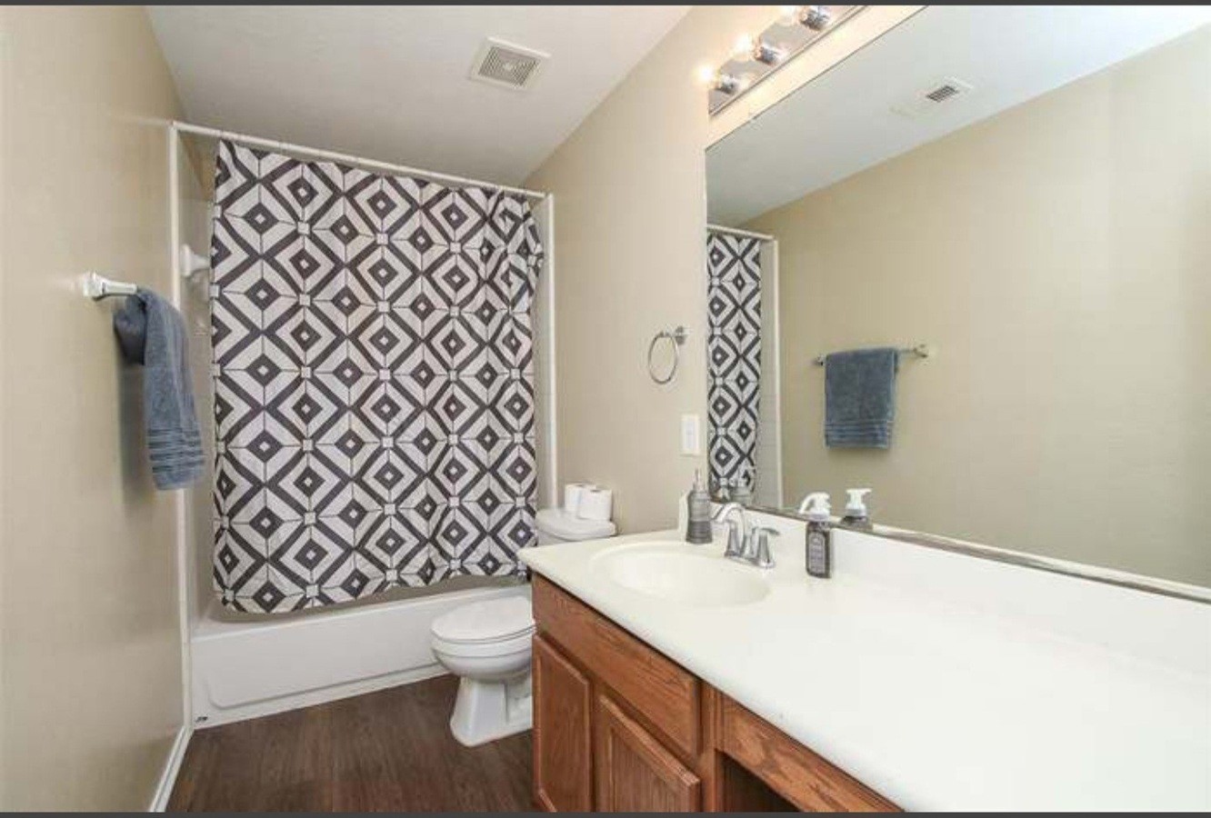 1506 Lochstone Drive Property Photo 12