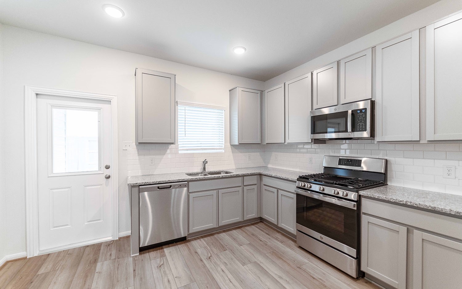 13020 Sapphire Lake Lane Property Photo 6