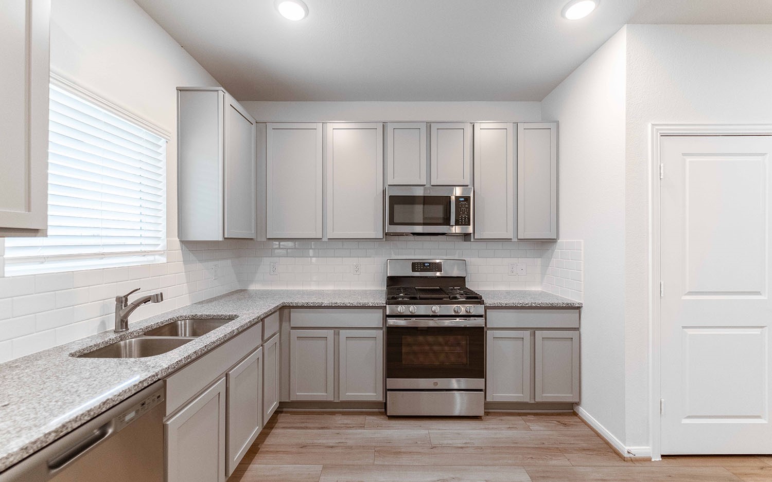 13020 Sapphire Lake Lane Property Photo 7
