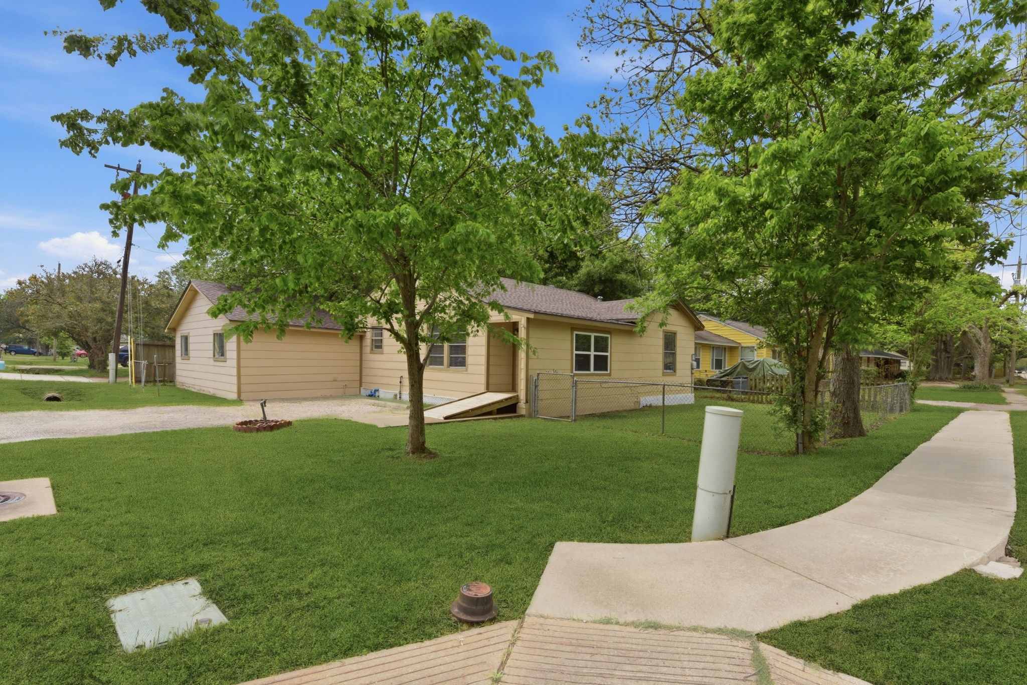 1109 E Walker Street Property Photo 4
