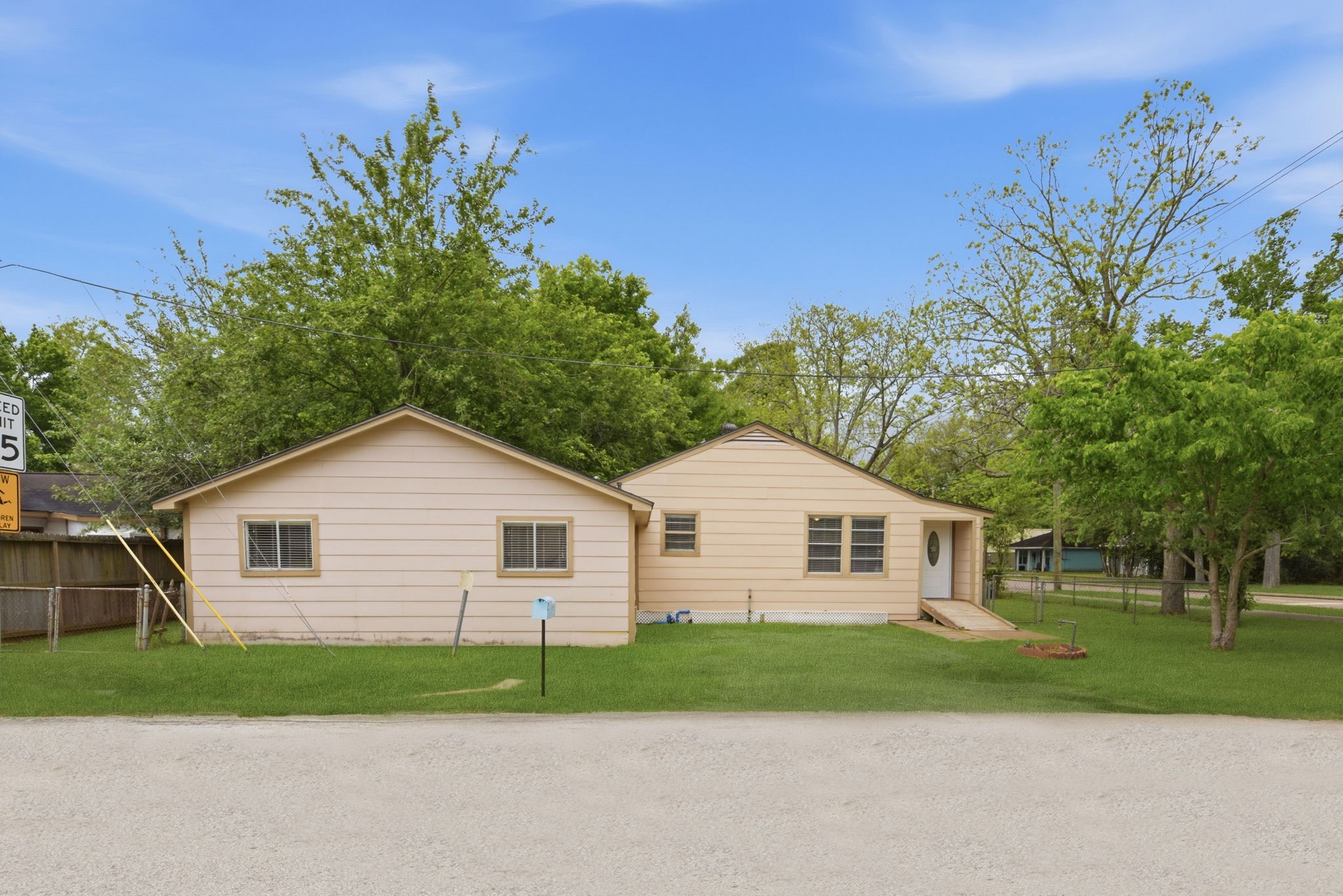 1109 E Walker Street Property Photo 5