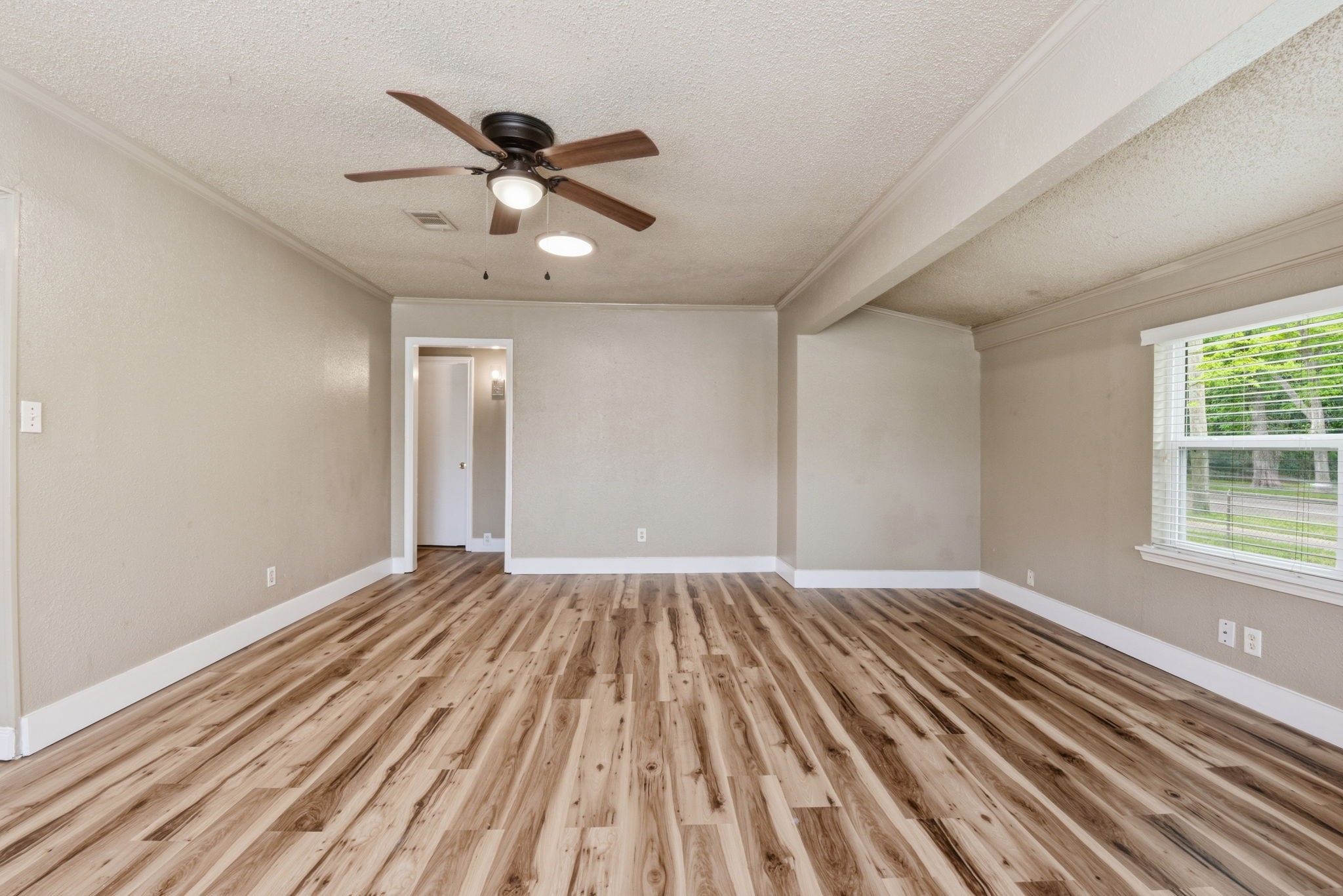 1109 E Walker Street Property Photo 10