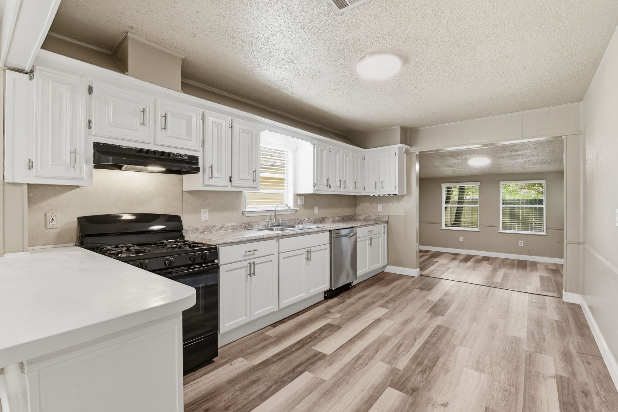 1109 E Walker Street Property Photo 14