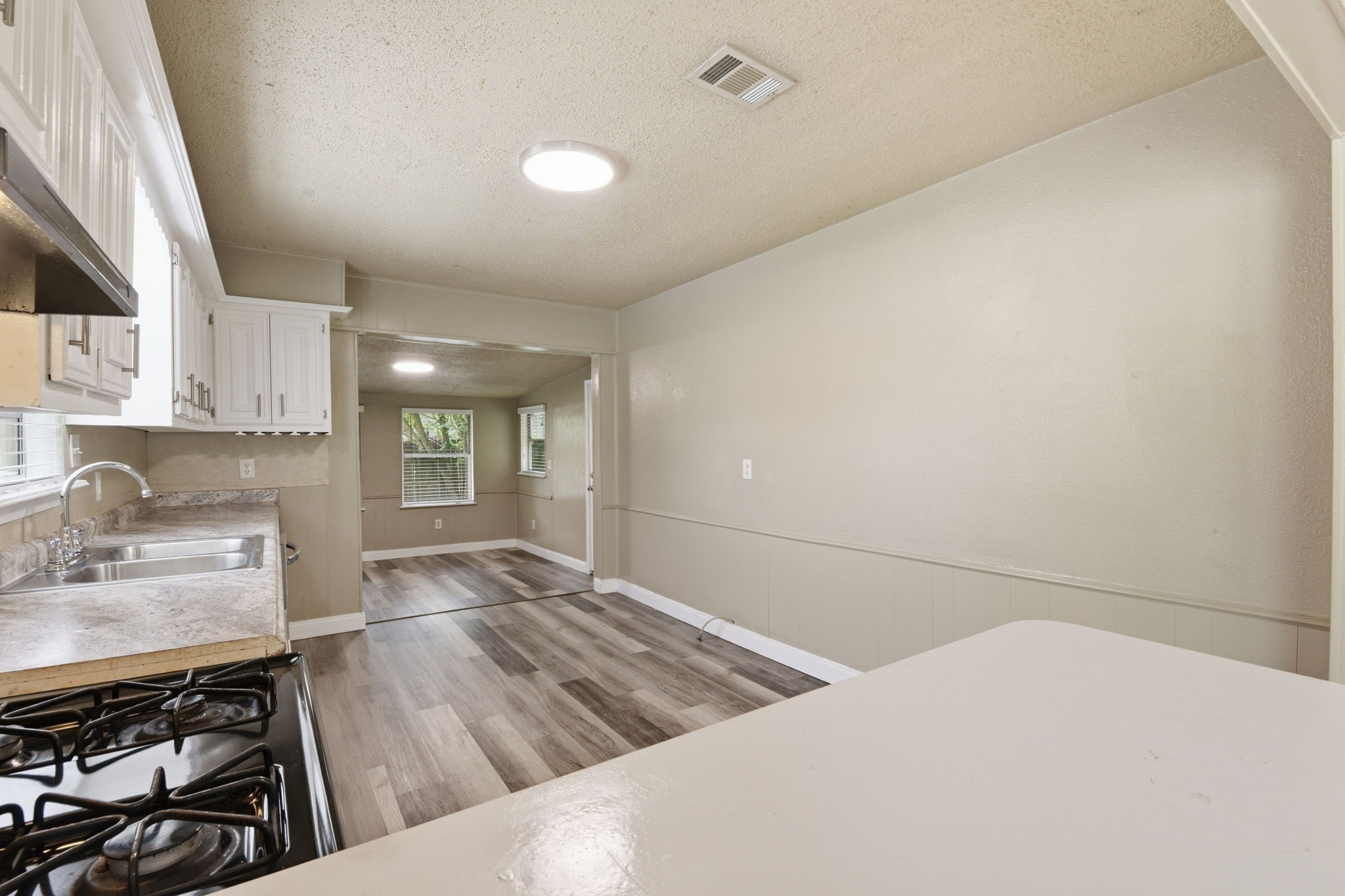 1109 E Walker Street Property Photo 15