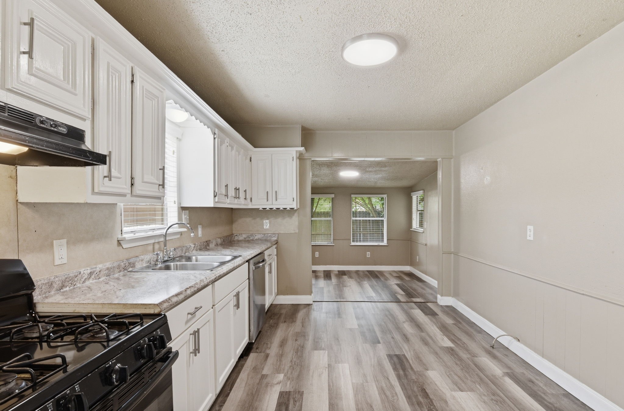 1109 E Walker Street Property Photo 16