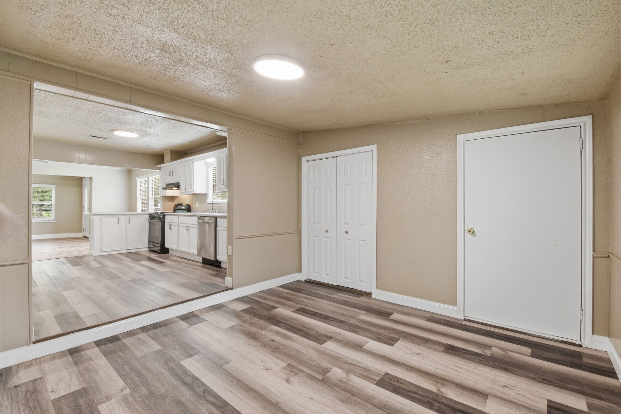 1109 E Walker Street Property Photo 20