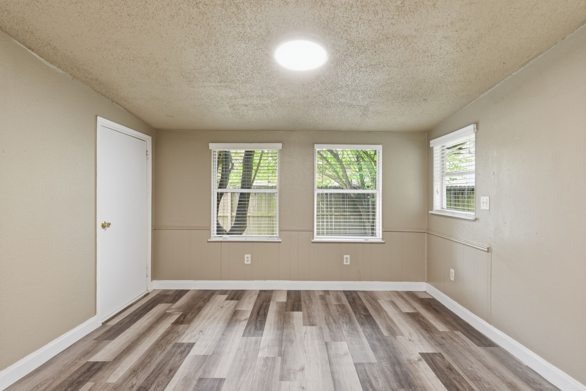 1109 E Walker Street Property Photo 22