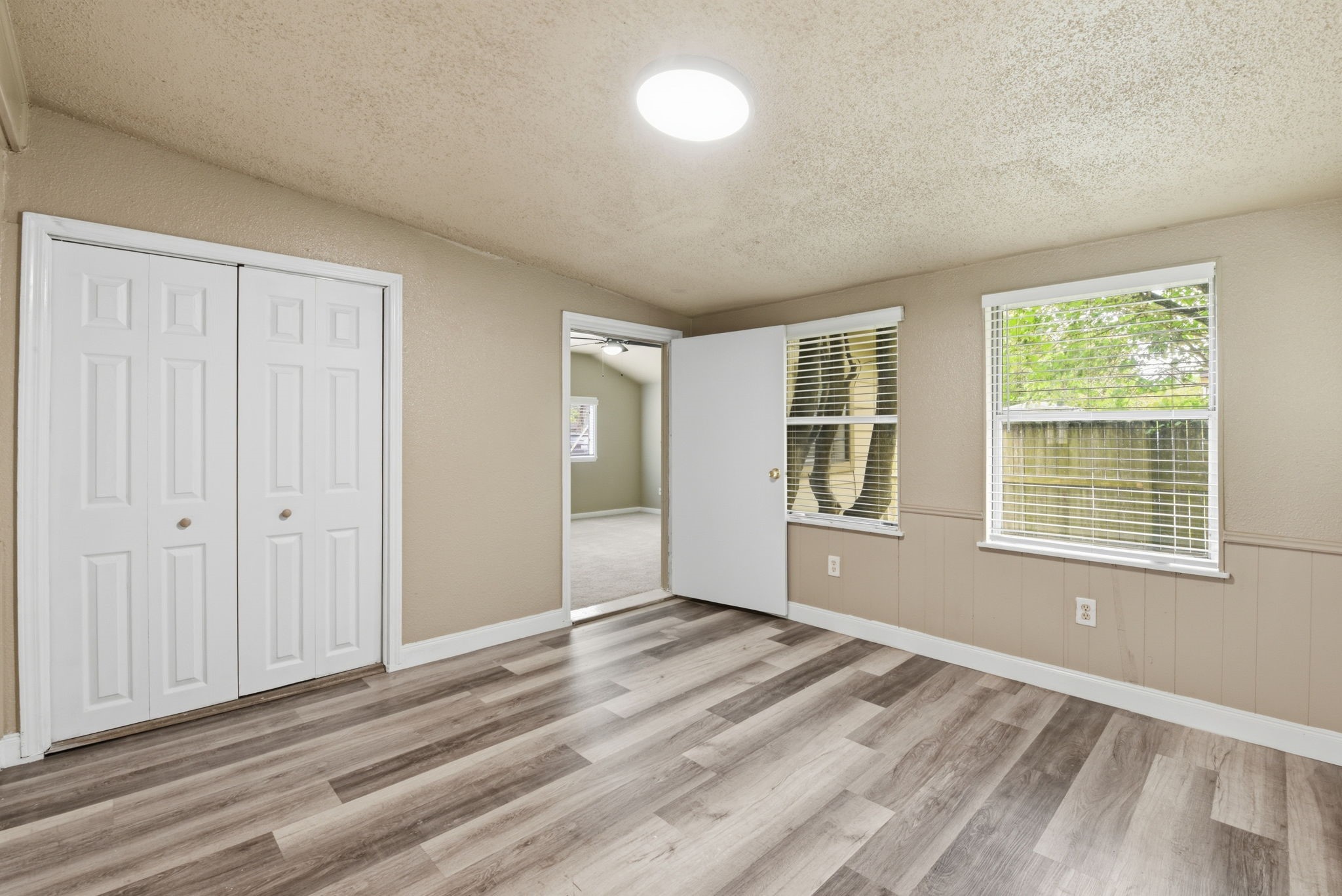 1109 E Walker Street Property Photo 23