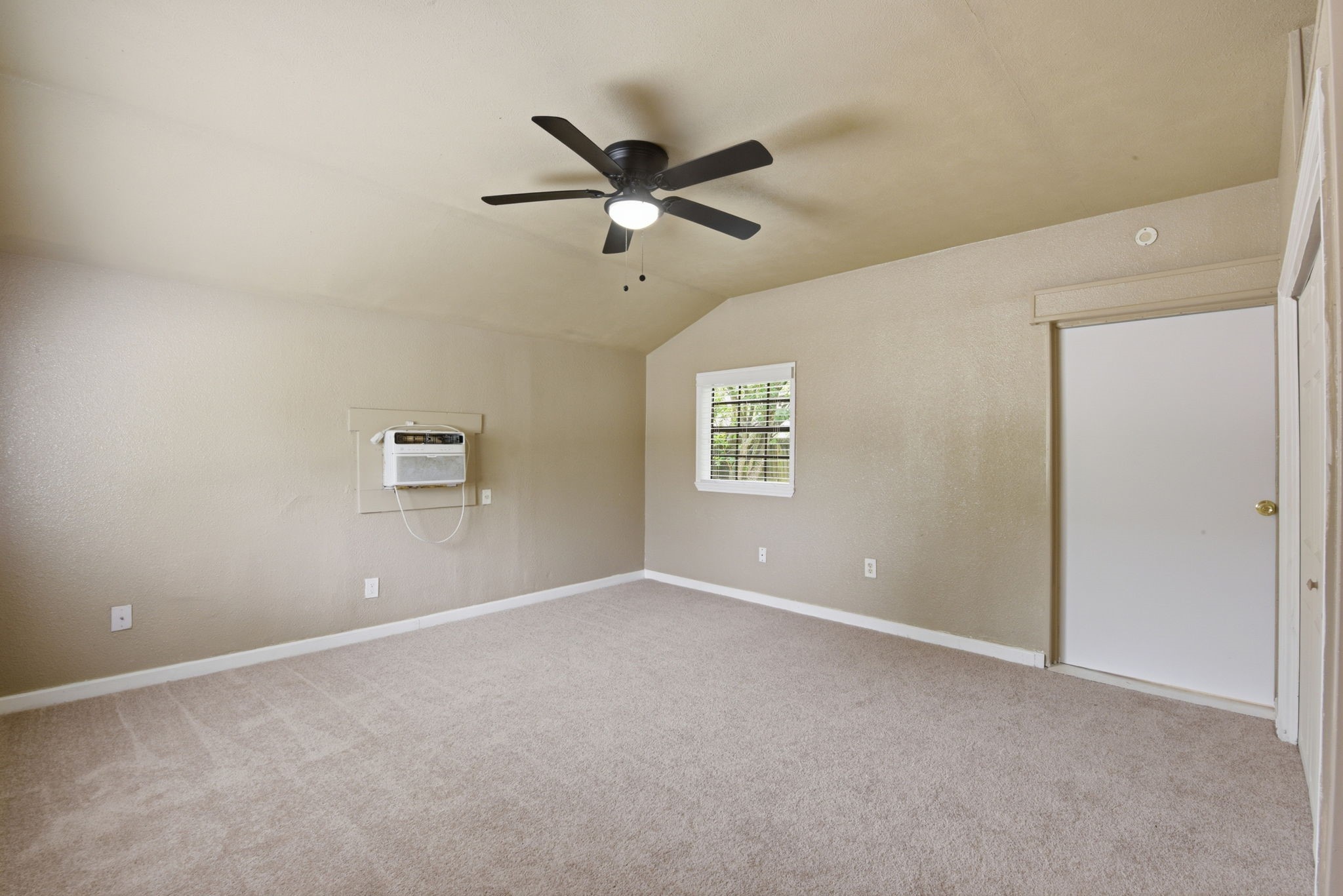 1109 E Walker Street Property Photo 25